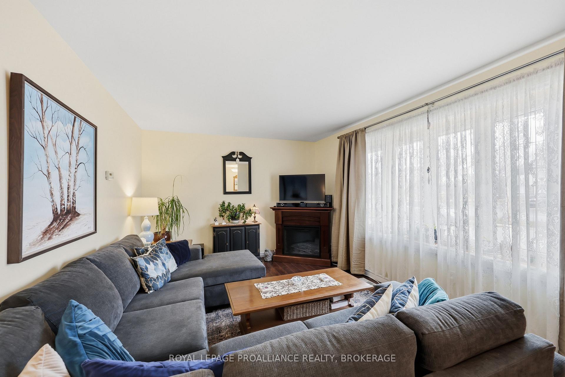 Photo 6 of Unit 9, 5 Winchester Drive, Greater Napanee, Greater Napanee — HOMEH