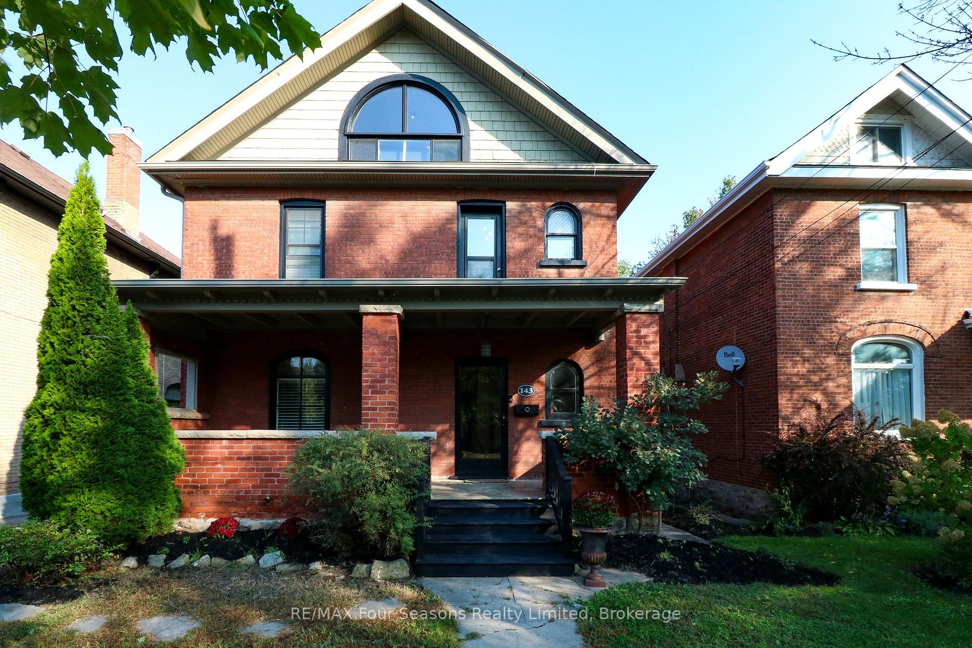 Photo 3 of 143 Fourth Street W, Collingwood — HOMEH