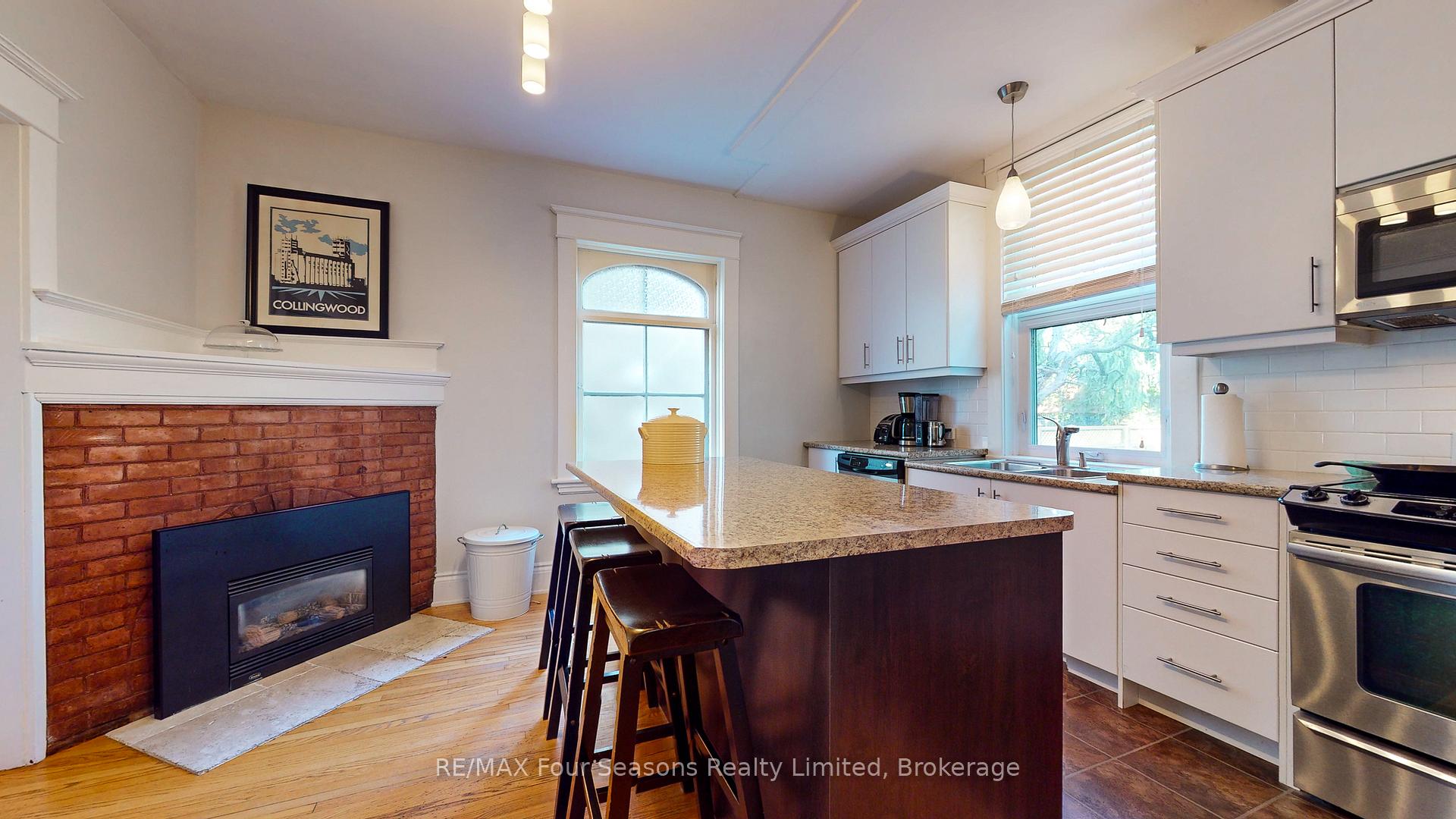 Photo 11 of 143 Fourth Street W, Collingwood — HOMEH