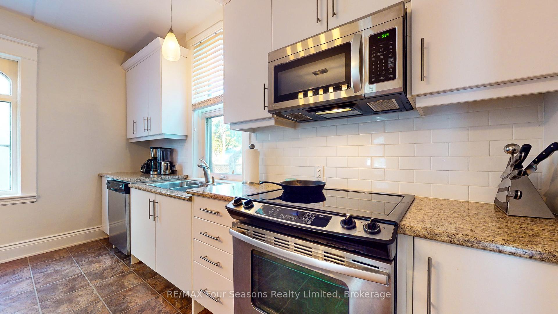 Photo 15 of 143 Fourth Street W, Collingwood — HOMEH