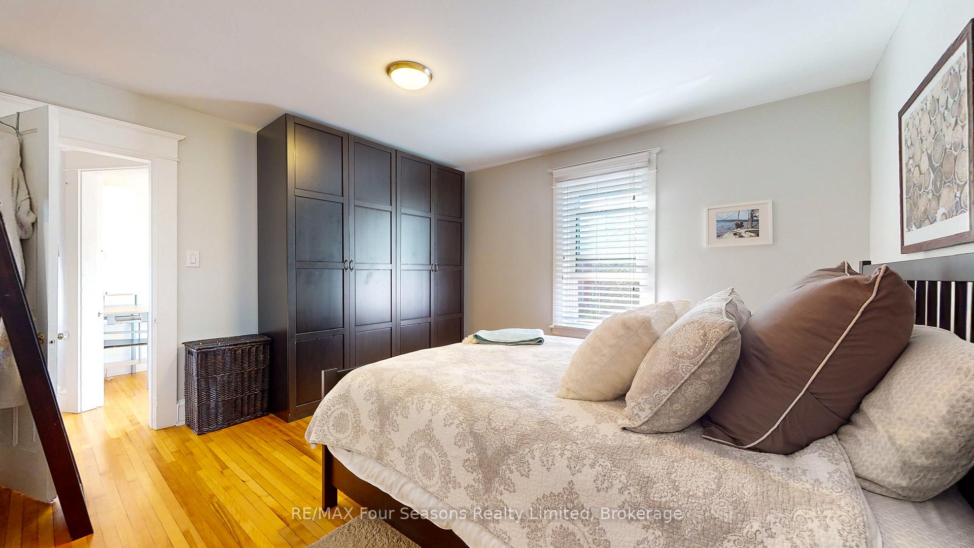 Photo 20 of 143 Fourth Street W, Collingwood — HOMEH