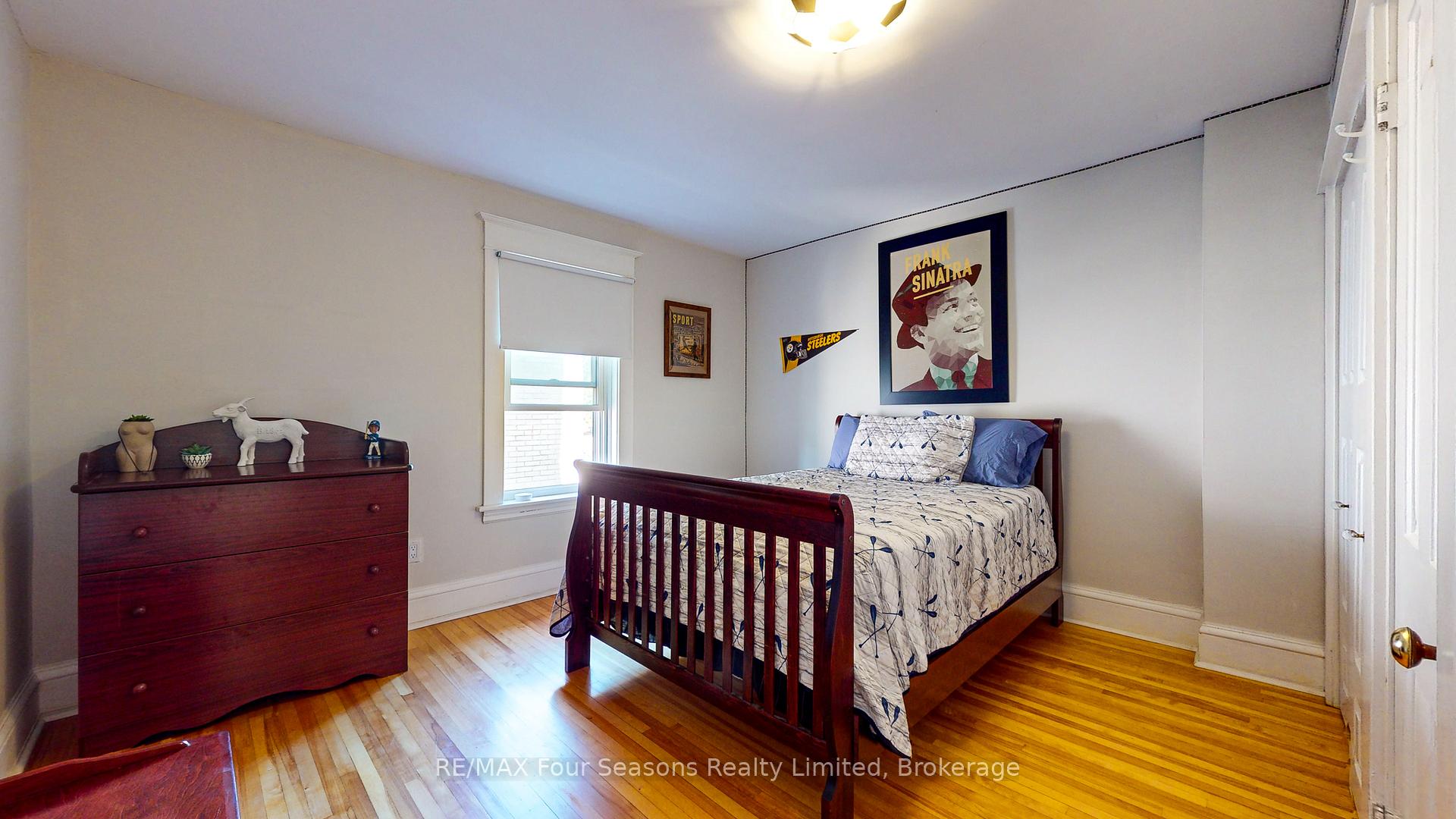 Photo 23 of 143 Fourth Street W, Collingwood — HOMEH