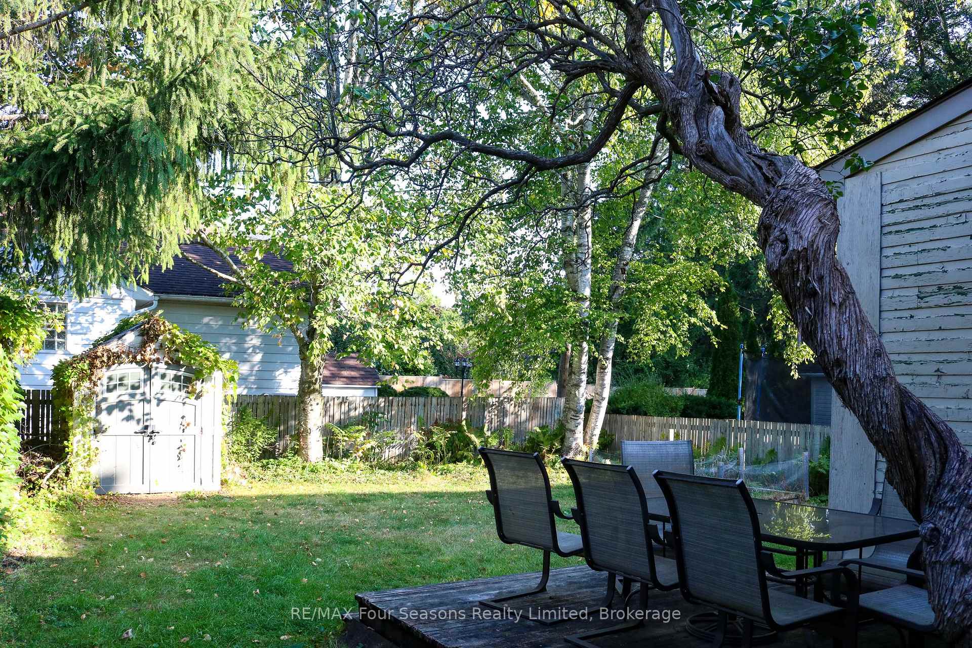 Photo 33 of 143 Fourth Street W, Collingwood — HOMEH