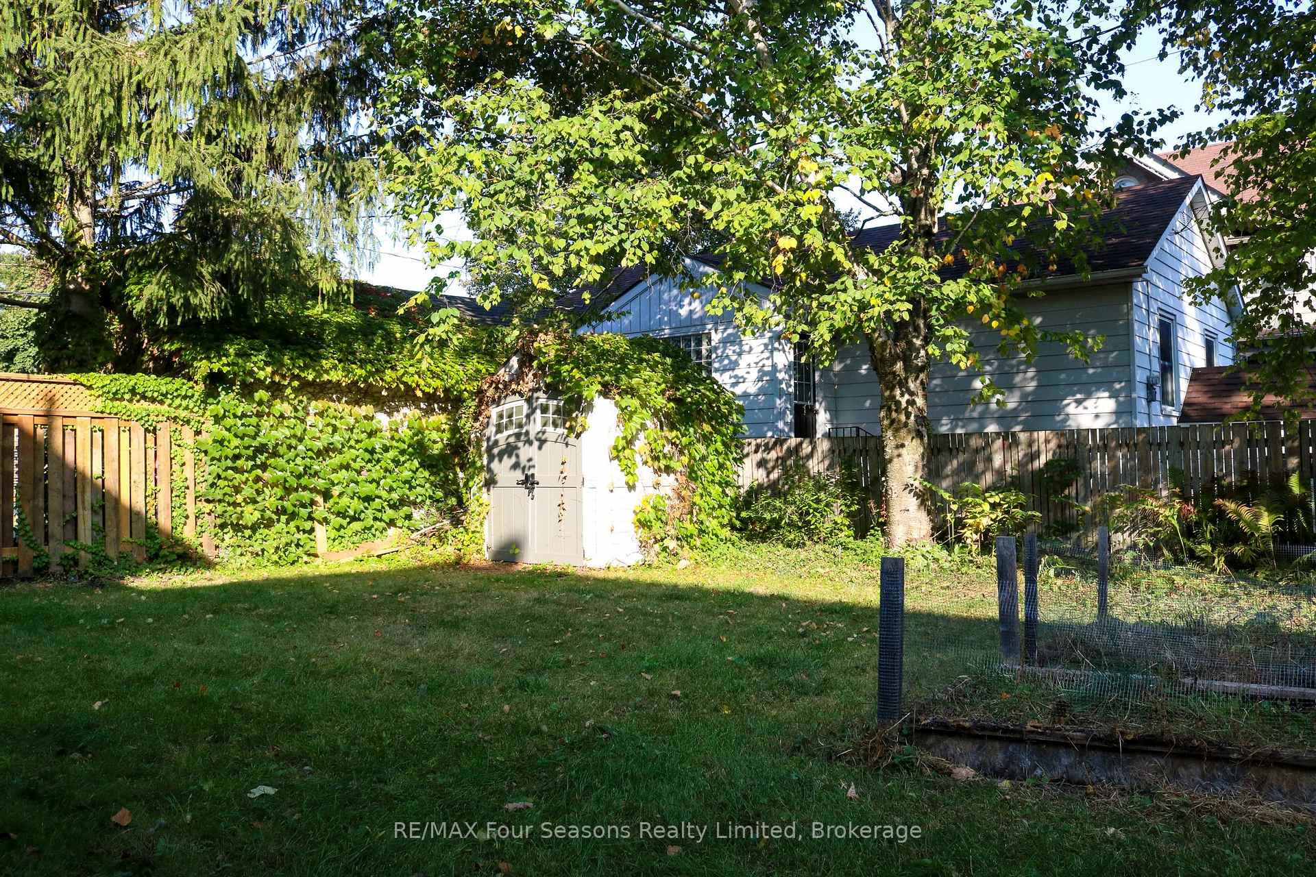 Photo 34 of 143 Fourth Street W, Collingwood — HOMEH