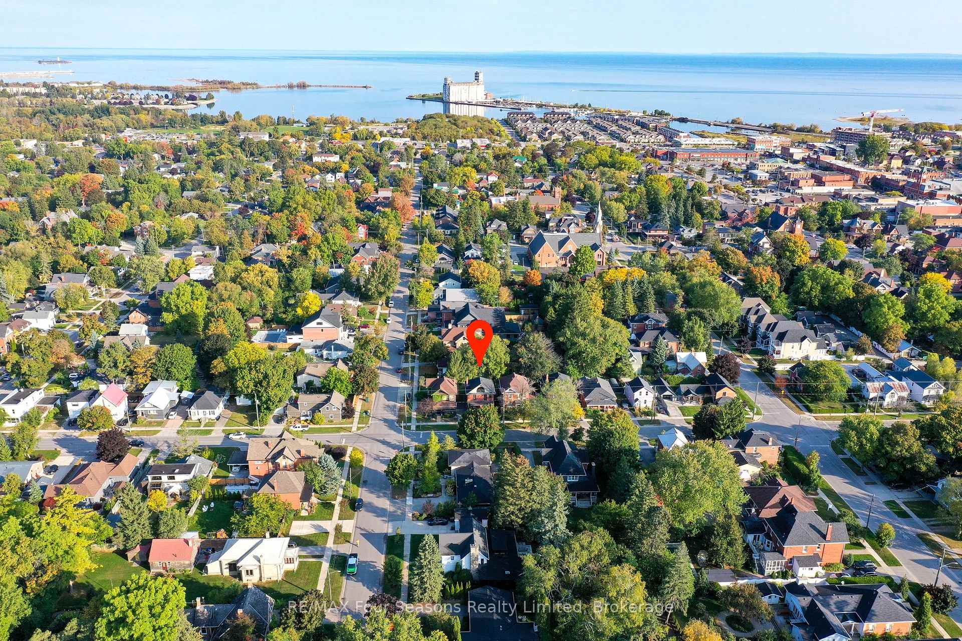 Photo 37 of 143 Fourth Street W, Collingwood — HOMEH