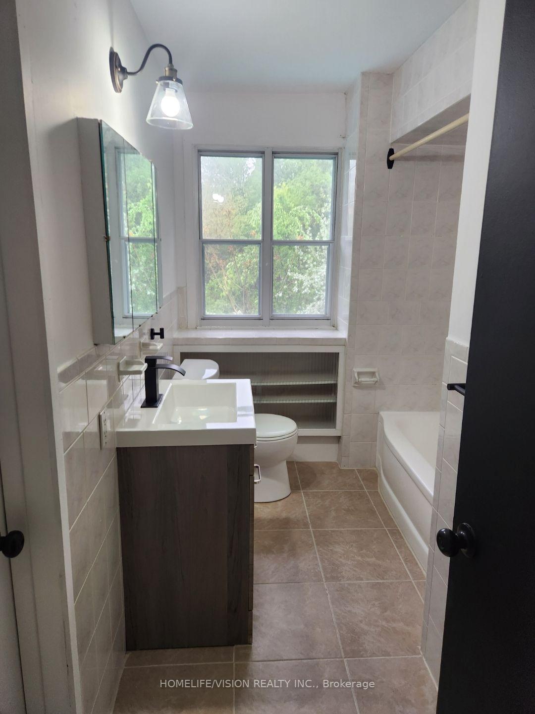 Photo 9 of 6 Brenham Crescent, North York, Newtonbrook East — HOMEH