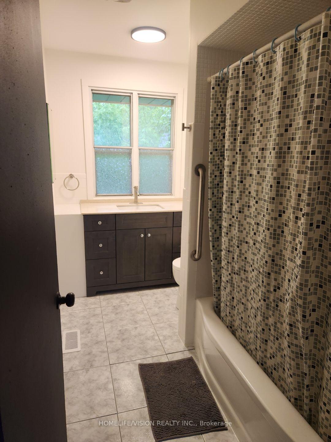 Photo 13 of 6 Brenham Crescent, North York, Newtonbrook East — HOMEH