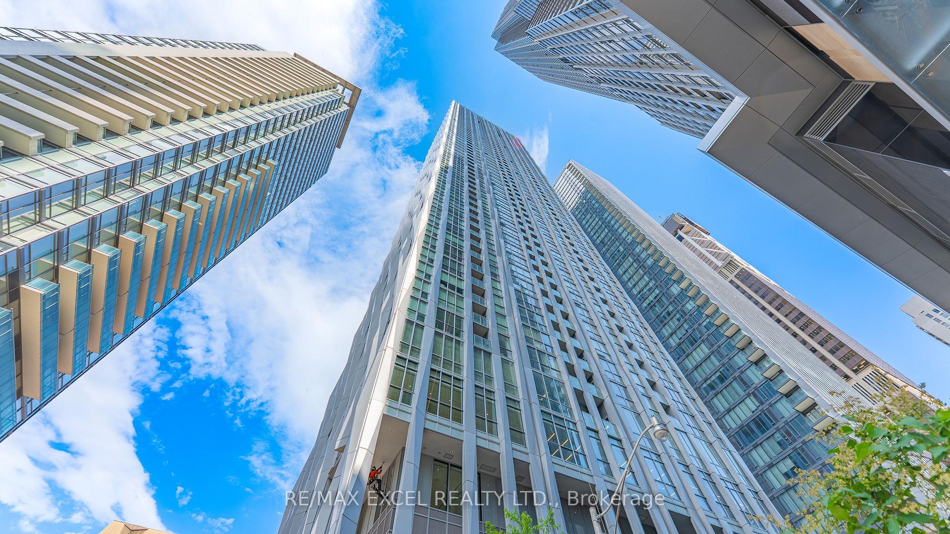 Front of Unit 3909, 1 Yorkville Avenue