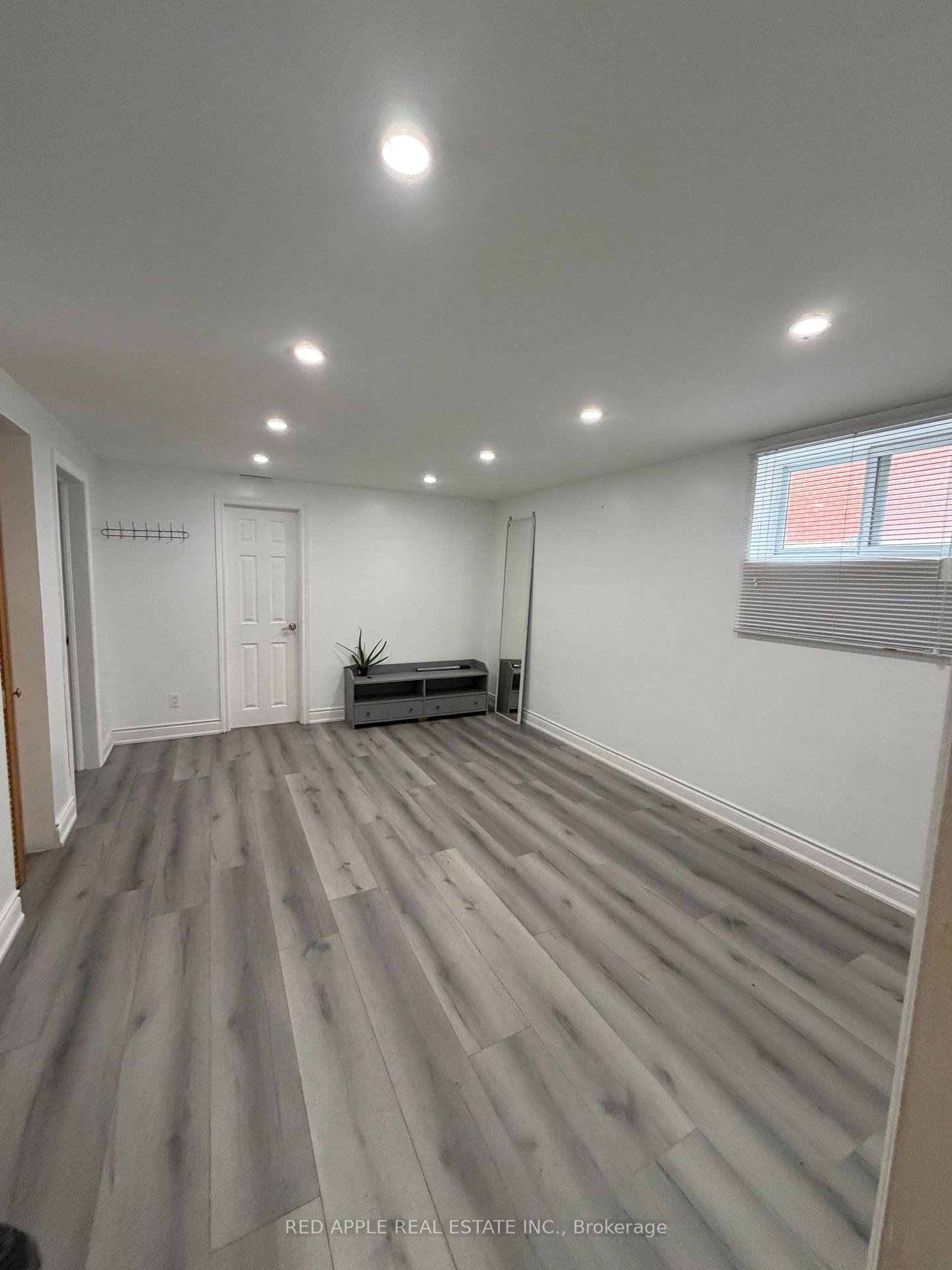 Photo 4 of Unit BSMT, 34 Ludgate Drive, Etobicoke, Rexdale-Kipling — HOMEH