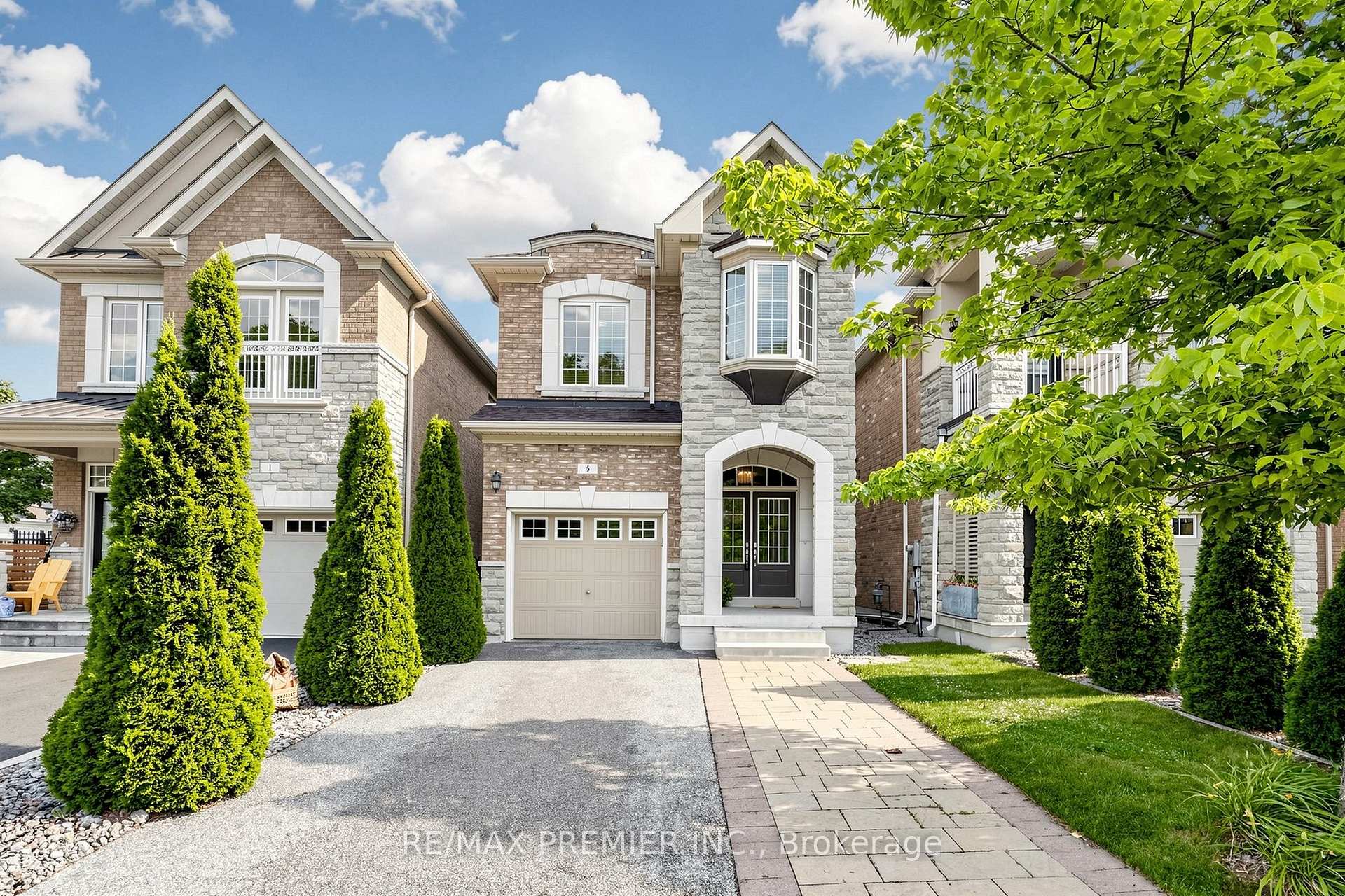 Photo 1 of 5 Hatton Garden Road, Vaughan, Vellore Village — HOMEH