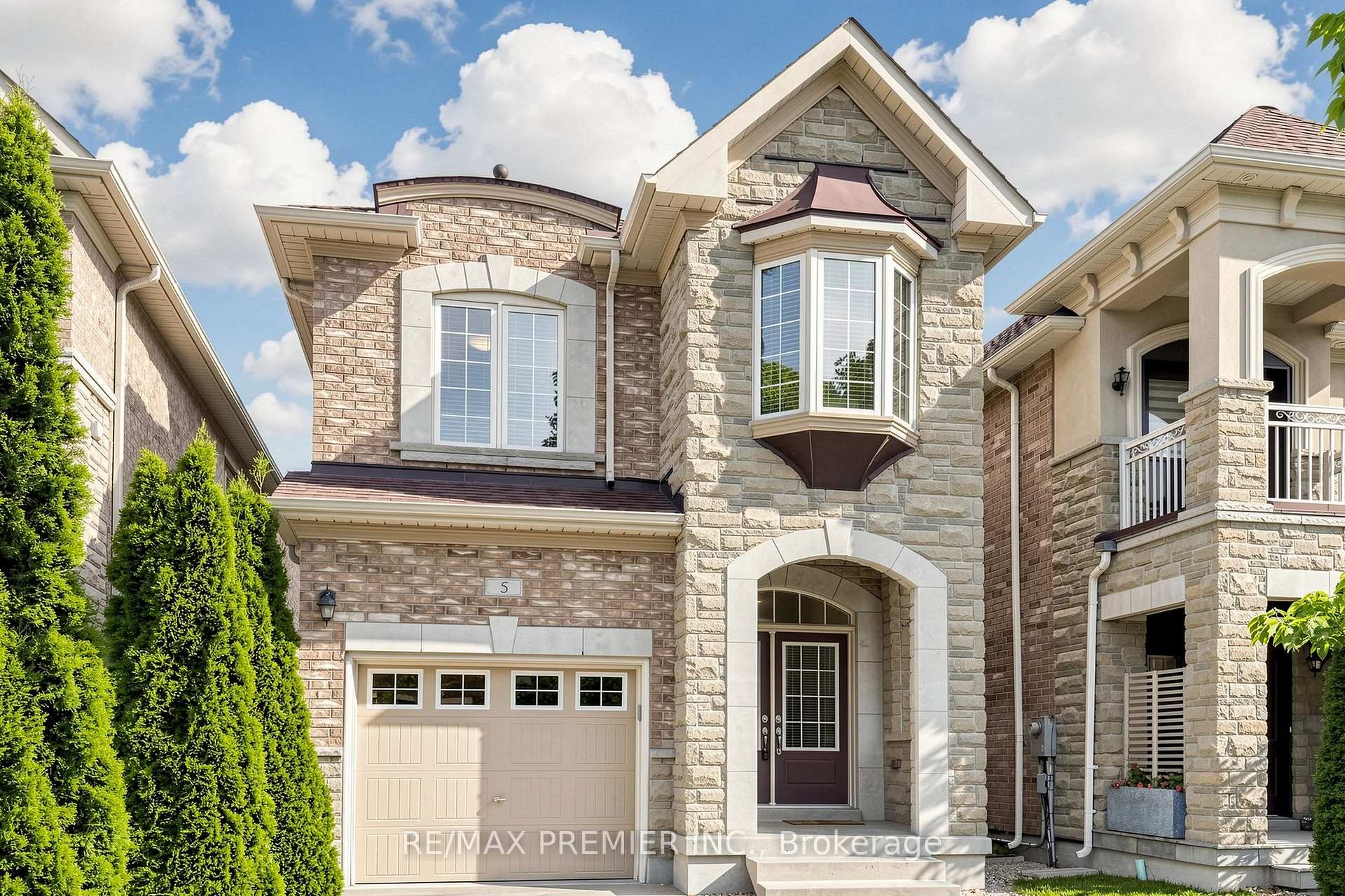 Photo 3 of 5 Hatton Garden Road, Vaughan, Vellore Village — HOMEH