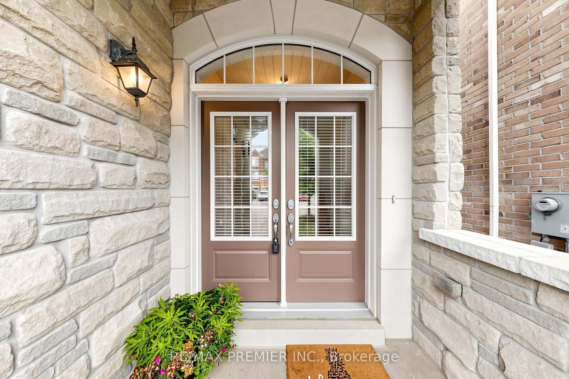 Photo 4 of 5 Hatton Garden Road, Vaughan, Vellore Village — HOMEH