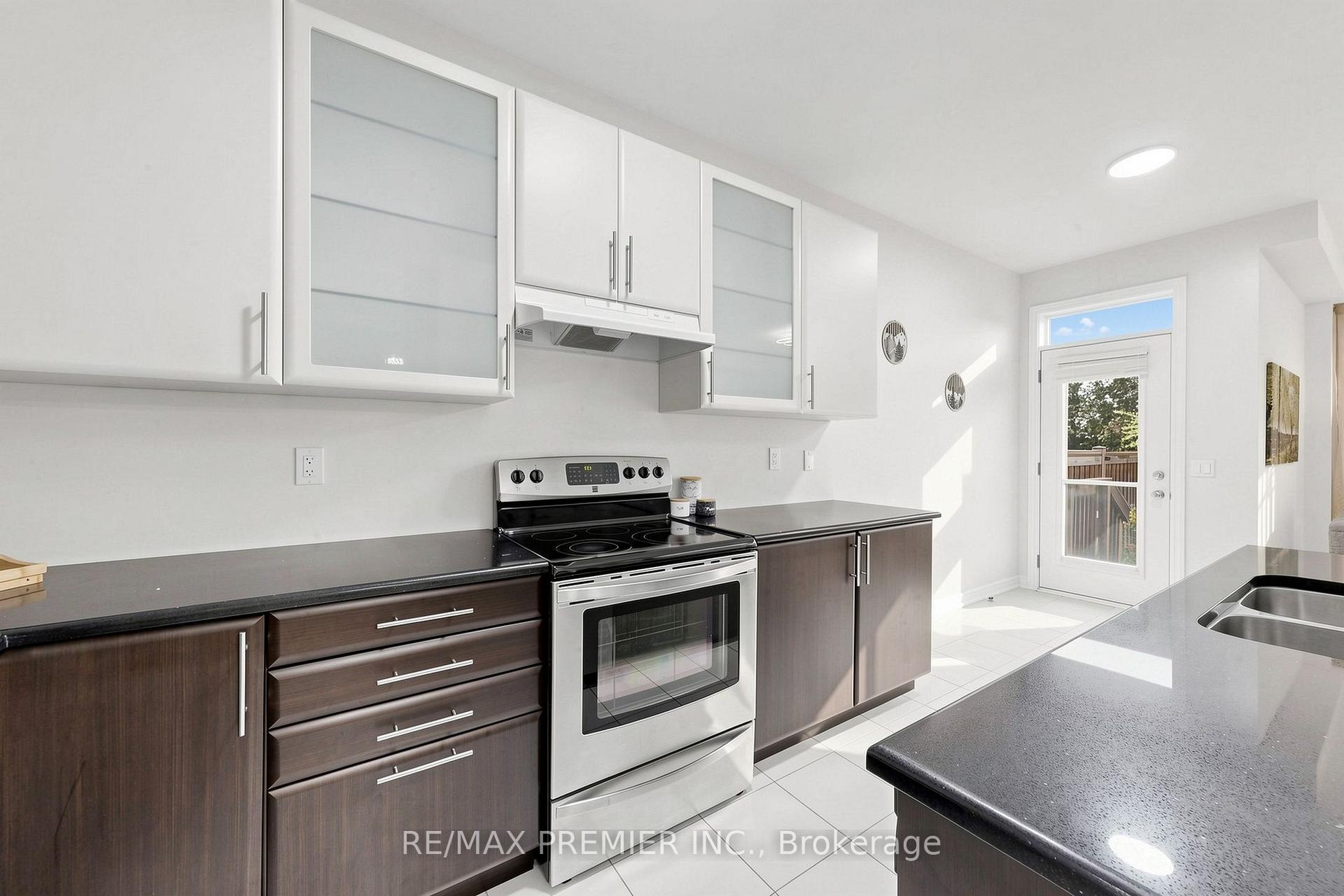 Photo 12 of 5 Hatton Garden Road, Vaughan, Vellore Village — HOMEH