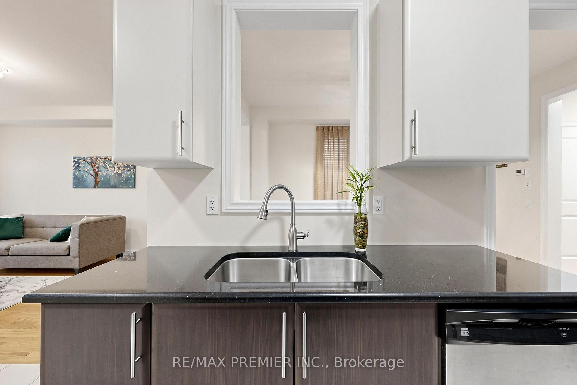 Photo 14 of 5 Hatton Garden Road, Vaughan, Vellore Village — HOMEH