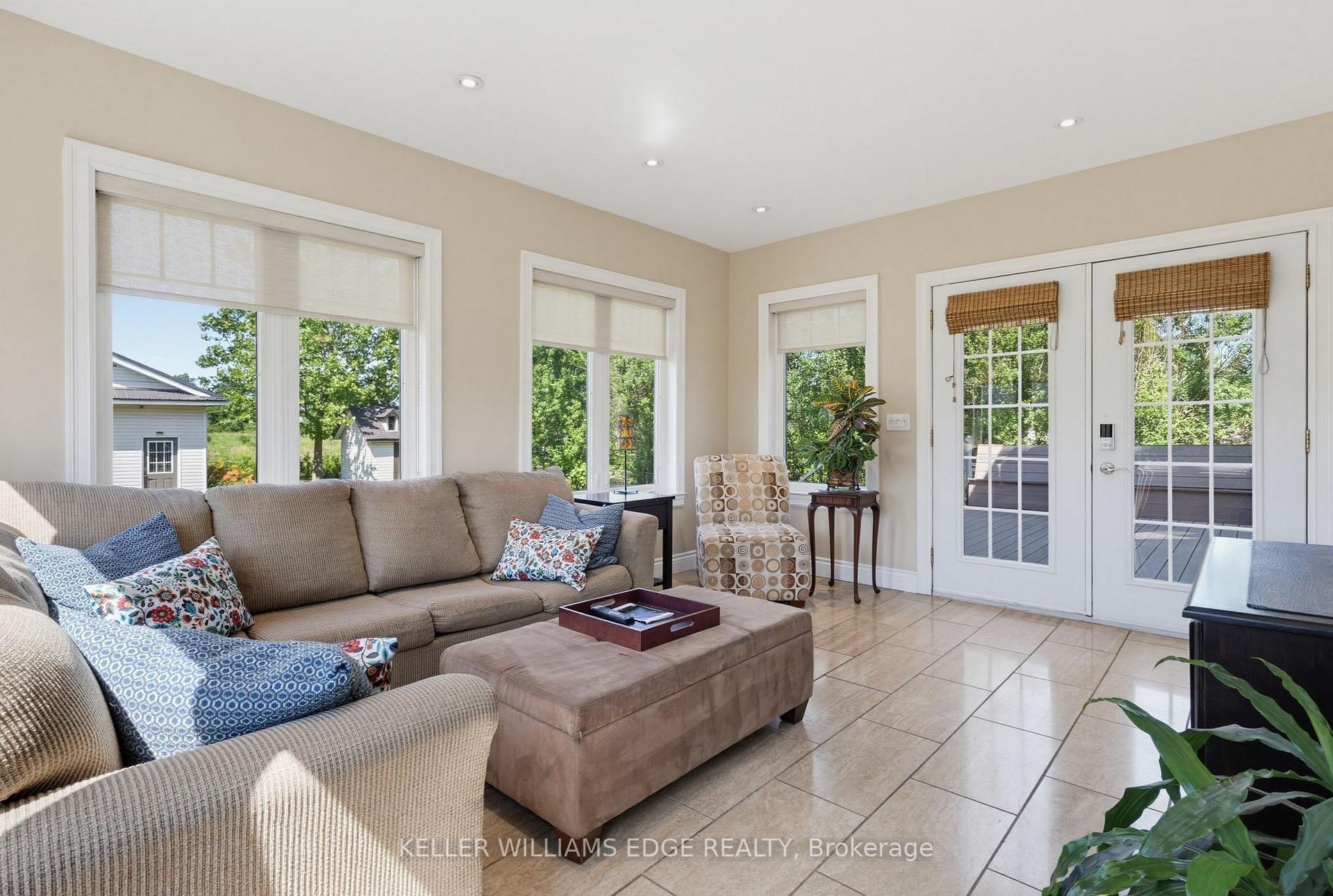 Photo 8 of 5276 Dickenson Road E, Hamilton, Rural Glanbrook — HOMEH
