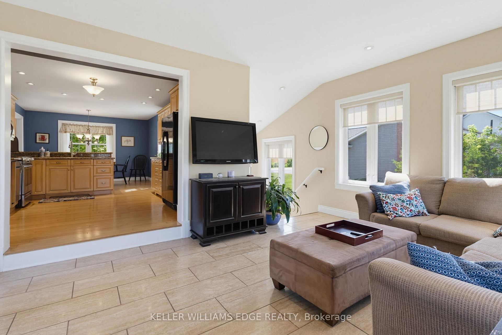 Photo 9 of 5276 Dickenson Road E, Hamilton, Rural Glanbrook — HOMEH