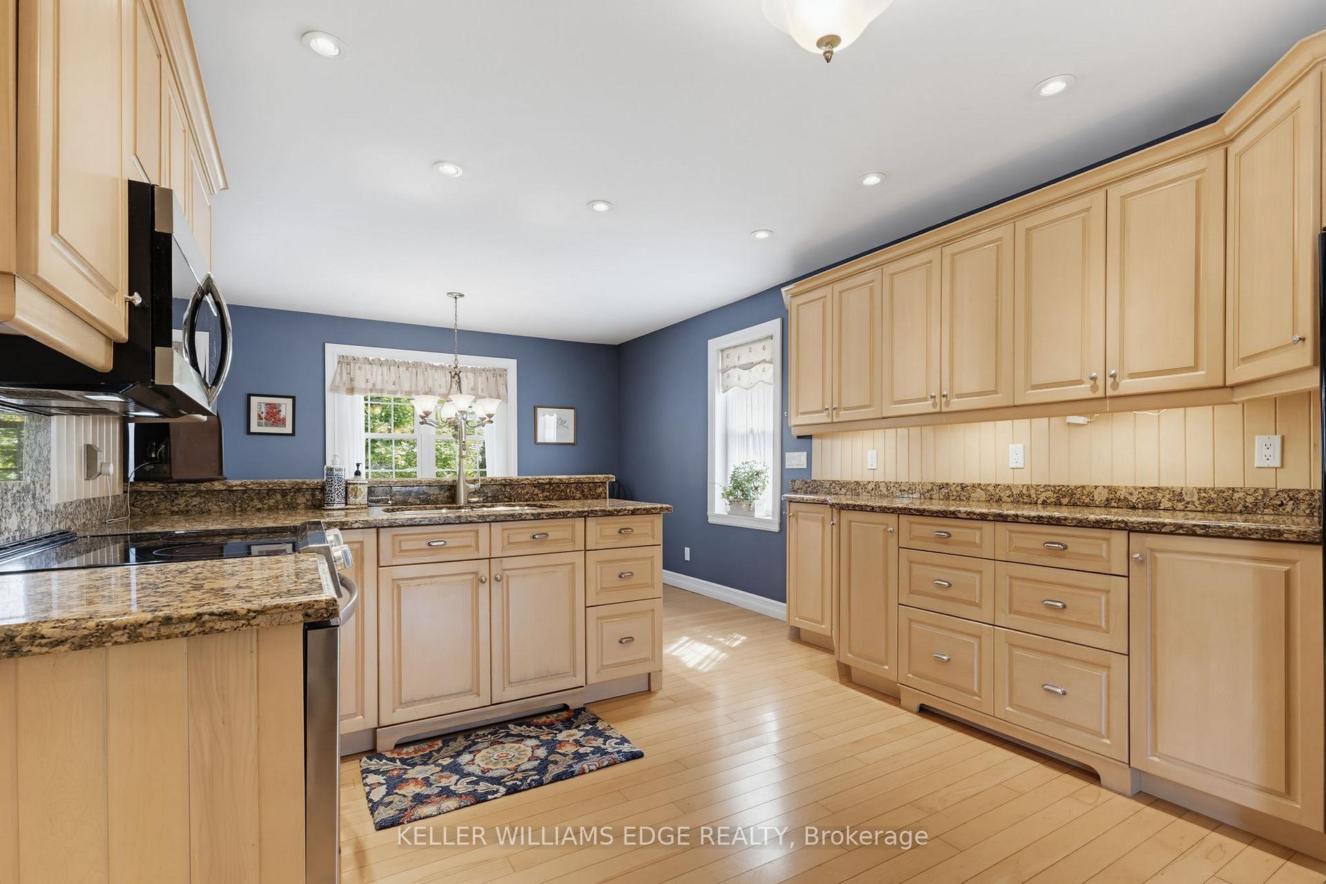 Photo 12 of 5276 Dickenson Road E, Hamilton, Rural Glanbrook — HOMEH