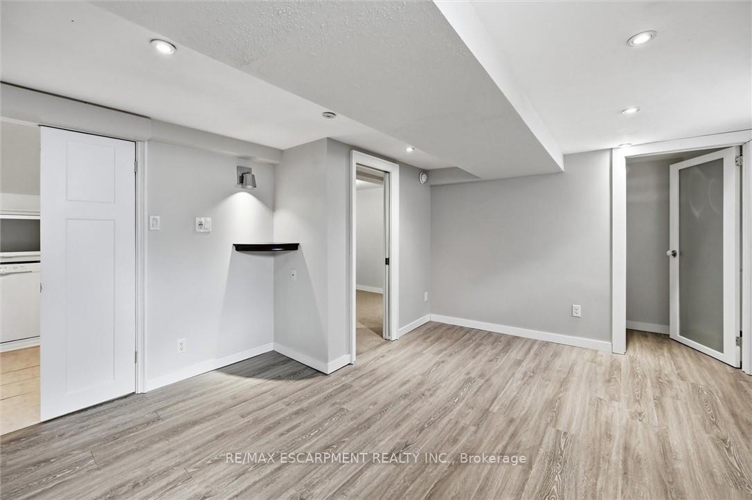 Photo 23 of 81 Carrick Avenue, Hamilton, Stipley — HOMEH
