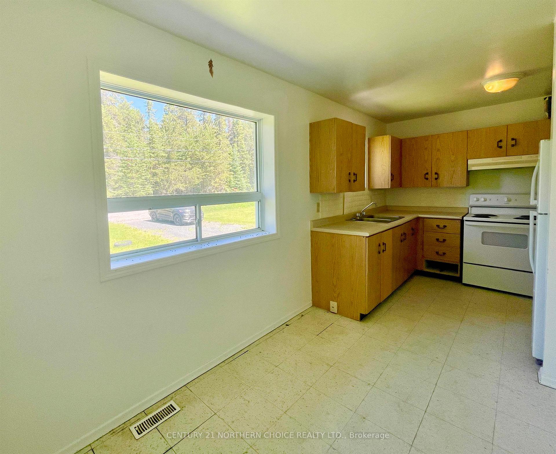 Photo 13 of 297 Cemetery Road, Kenora Remote Area, Dinorwic — HOMEH