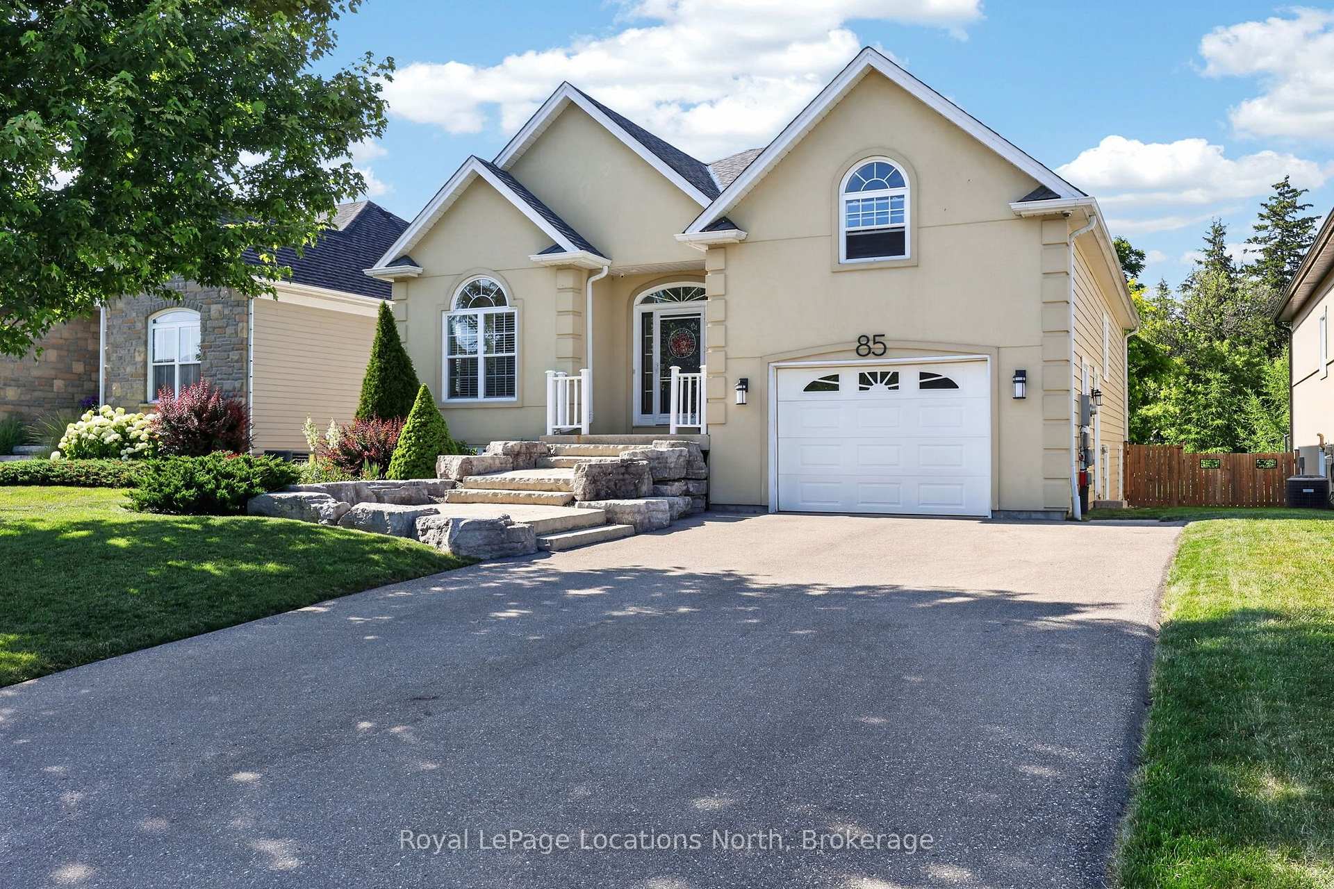 Photo 2 of 85 Findlay Drive, Collingwood — HOMEH
