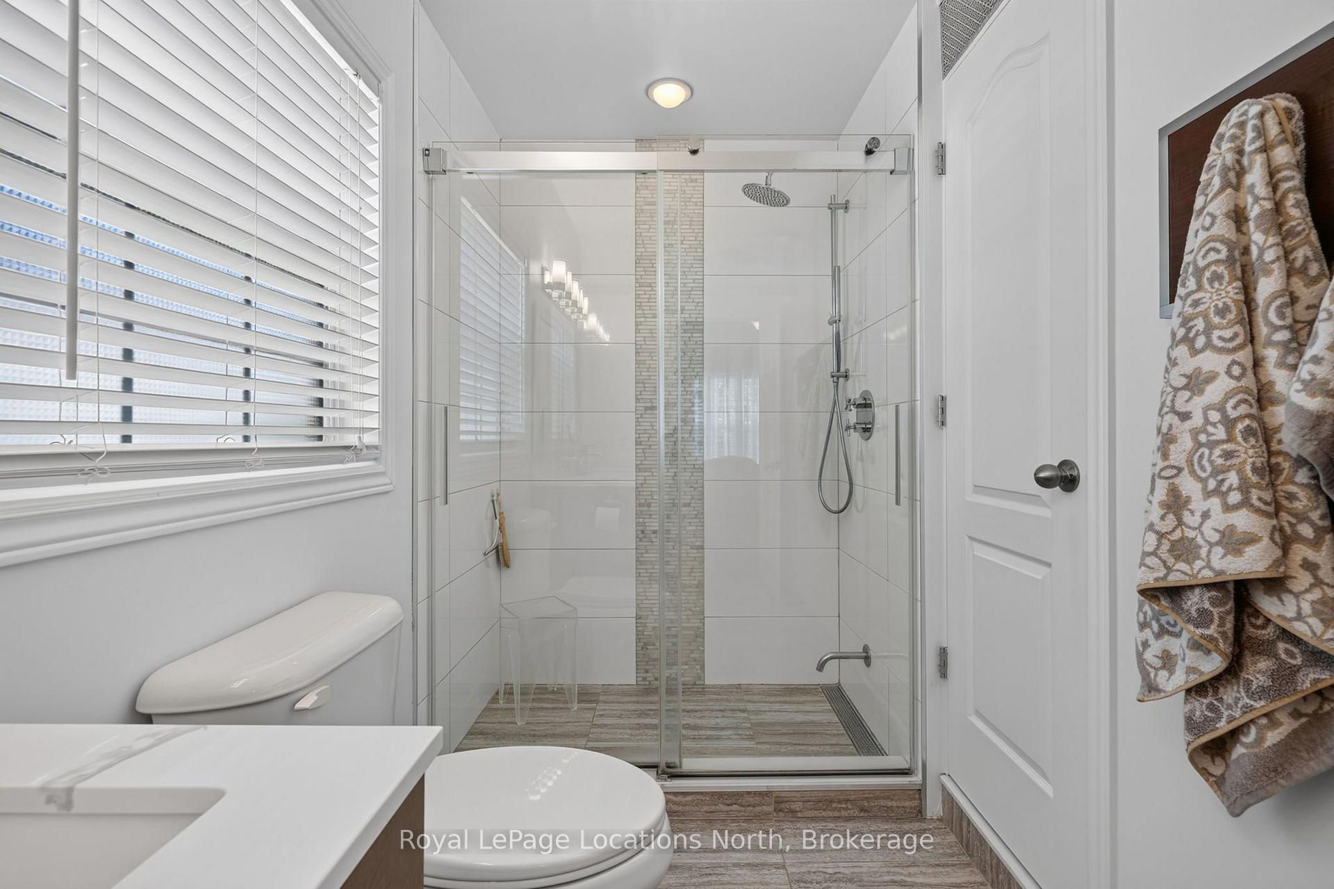 Photo 23 of 85 Findlay Drive, Collingwood — HOMEH
