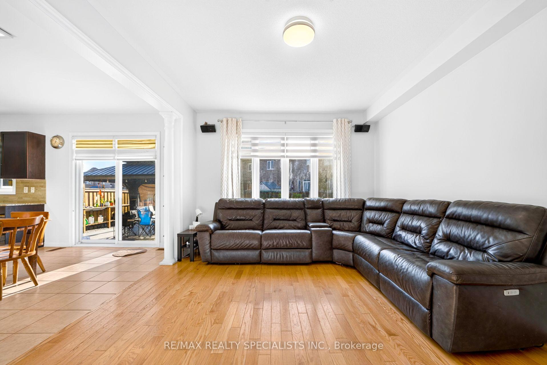 Photo 5 of 17 Tysonville Circle, Brampton, Northwest Brampton — HOMEH