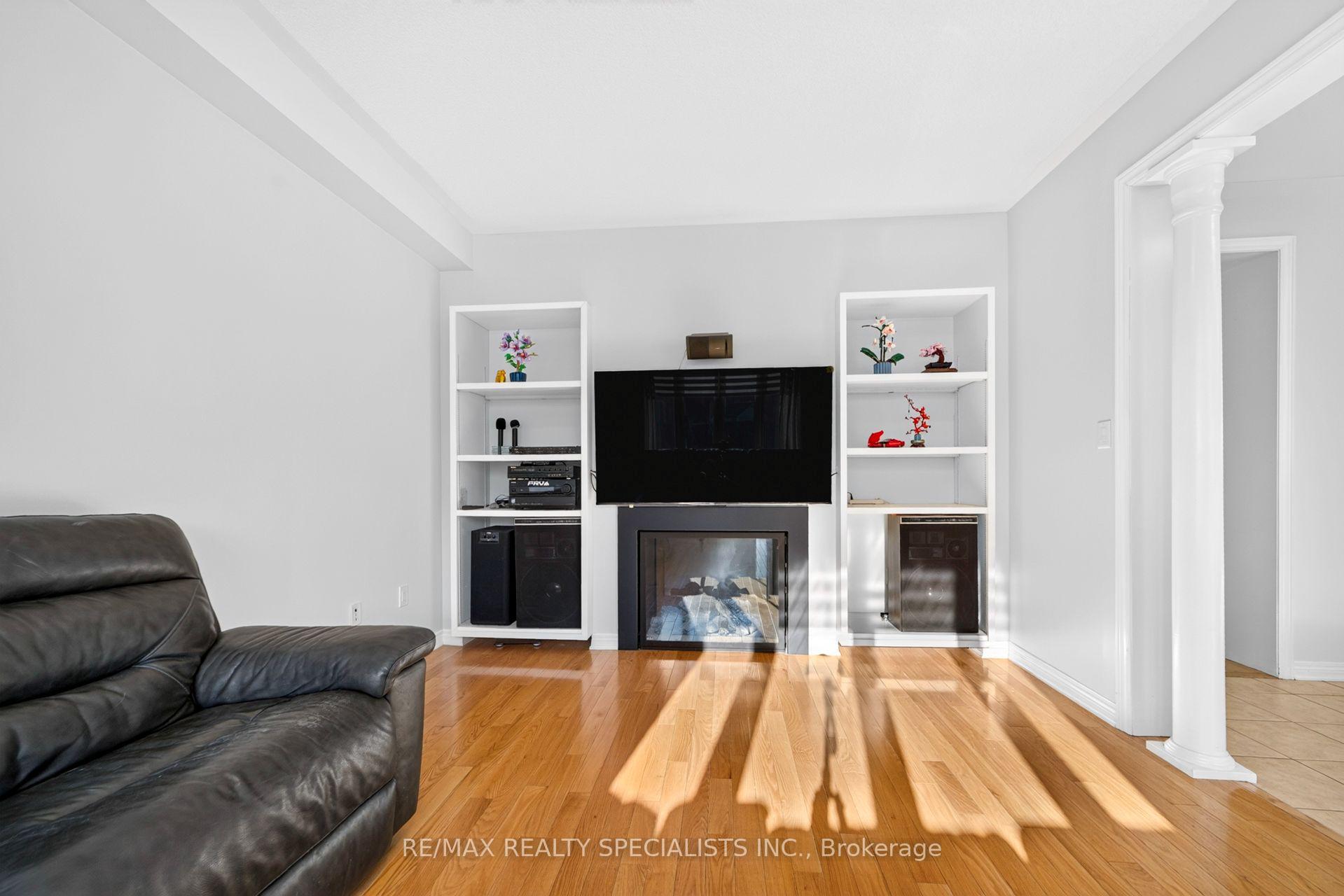 Photo 6 of 17 Tysonville Circle, Brampton, Northwest Brampton — HOMEH