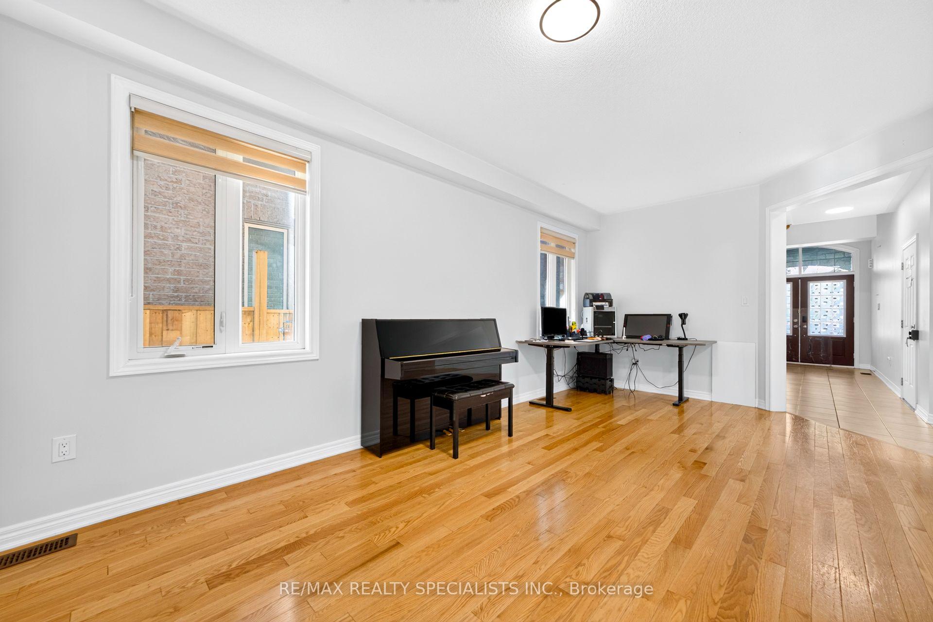 Photo 8 of 17 Tysonville Circle, Brampton, Northwest Brampton — HOMEH