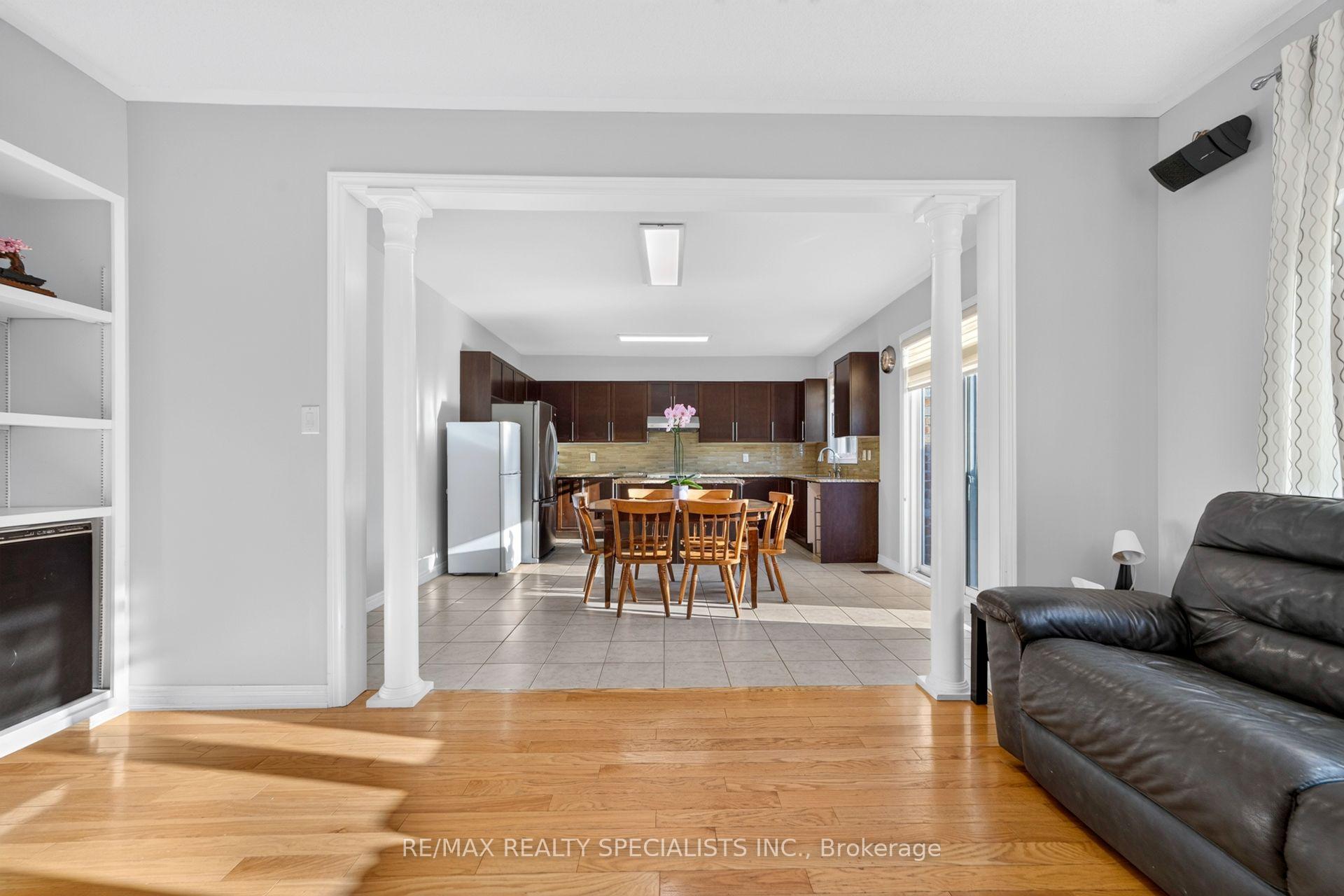 Photo 9 of 17 Tysonville Circle, Brampton, Northwest Brampton — HOMEH