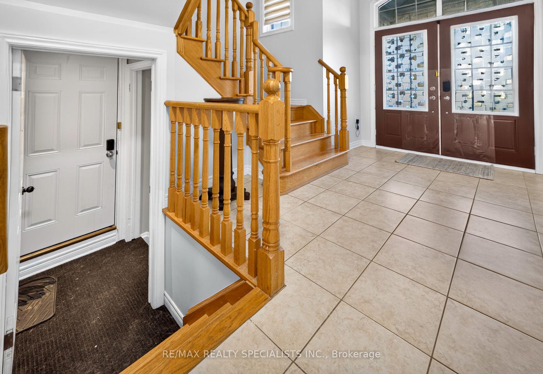 Photo 13 of 17 Tysonville Circle, Brampton, Northwest Brampton — HOMEH