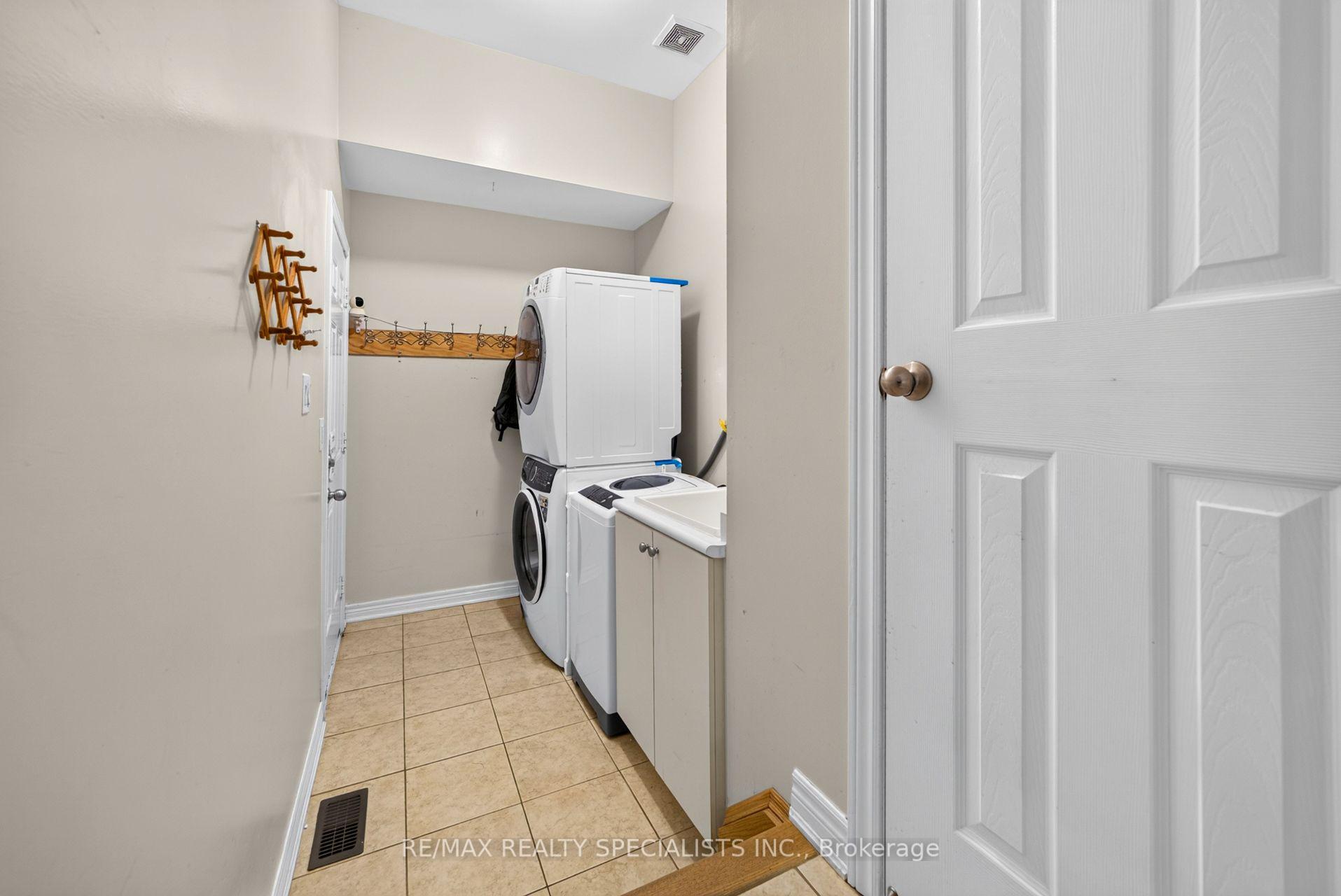Photo 15 of 17 Tysonville Circle, Brampton, Northwest Brampton — HOMEH