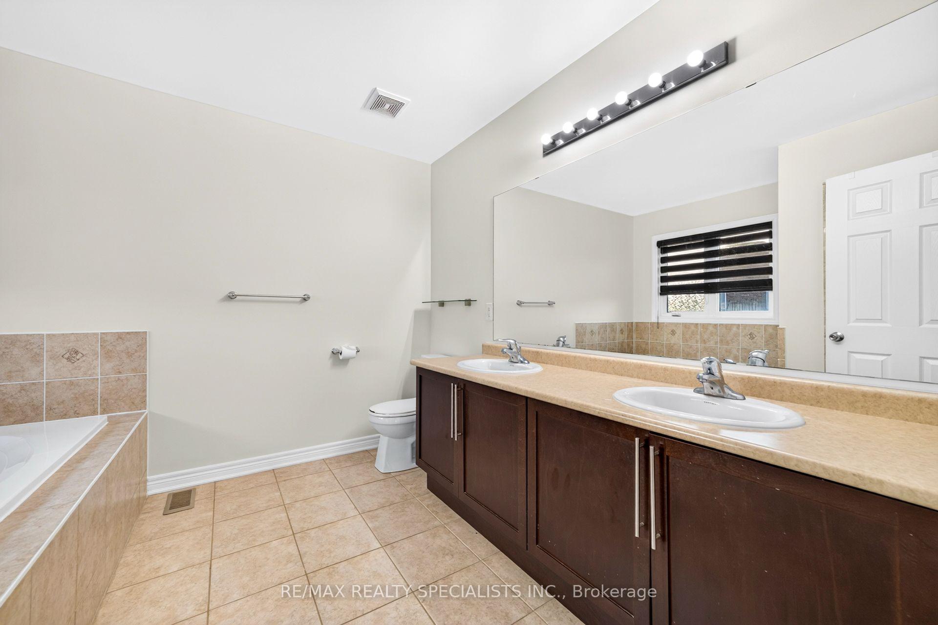 Photo 23 of 17 Tysonville Circle, Brampton, Northwest Brampton — HOMEH