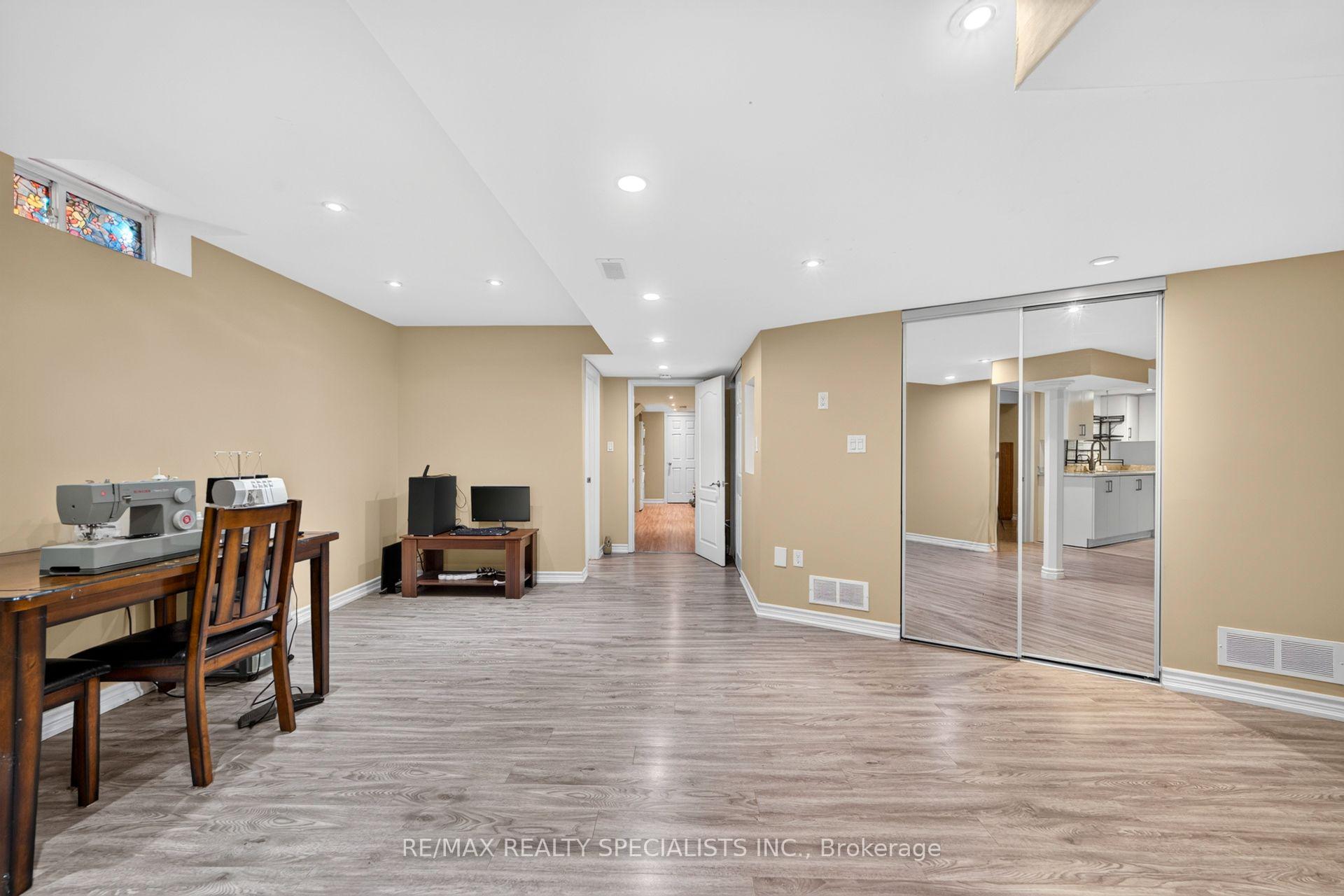 Photo 36 of 17 Tysonville Circle, Brampton, Northwest Brampton — HOMEH