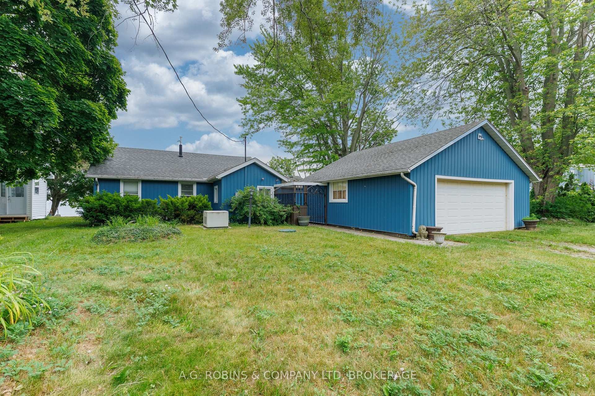 Photo 2 of 11251 Harbourview Road, Wainfleet, Lakeshore — HOMEH