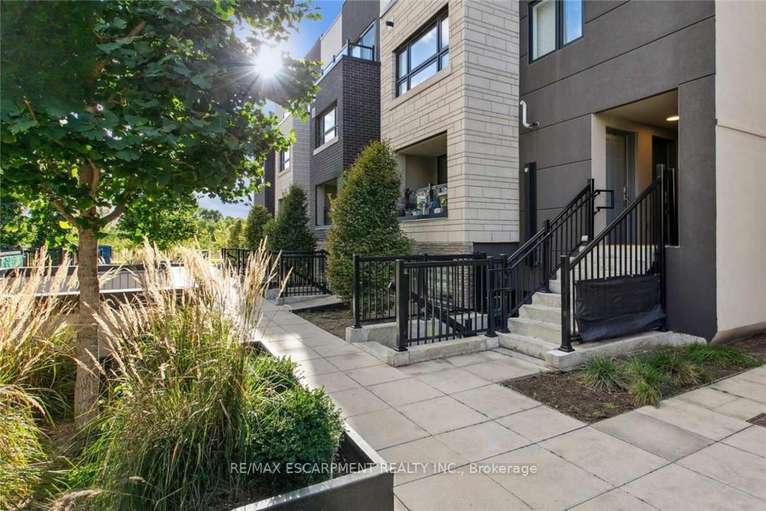 Photo 3 of Unit 105, 1135 Cooke Boulevard, Burlington, LaSalle — HOMEH