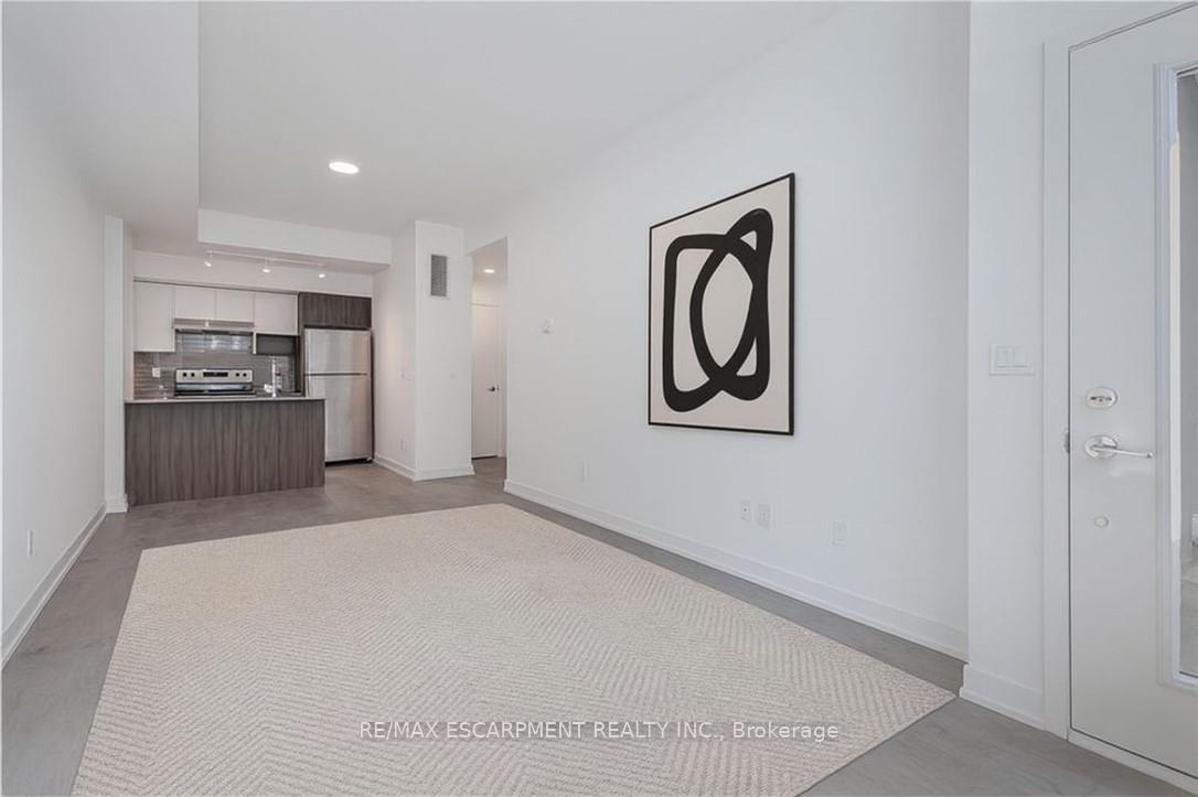 Photo 4 of Unit 105, 1135 Cooke Boulevard, Burlington, LaSalle — HOMEH