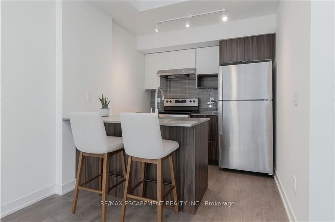 Photo 5 of Unit 105, 1135 Cooke Boulevard, Burlington, LaSalle — HOMEH