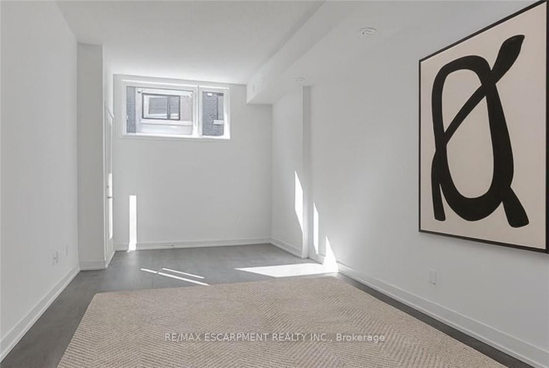 Photo 6 of Unit 105, 1135 Cooke Boulevard, Burlington, LaSalle — HOMEH