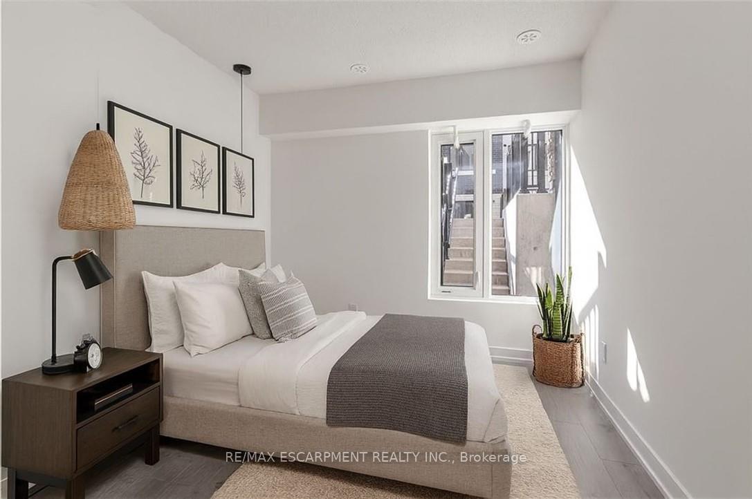 Photo 10 of Unit 105, 1135 Cooke Boulevard, Burlington, LaSalle — HOMEH