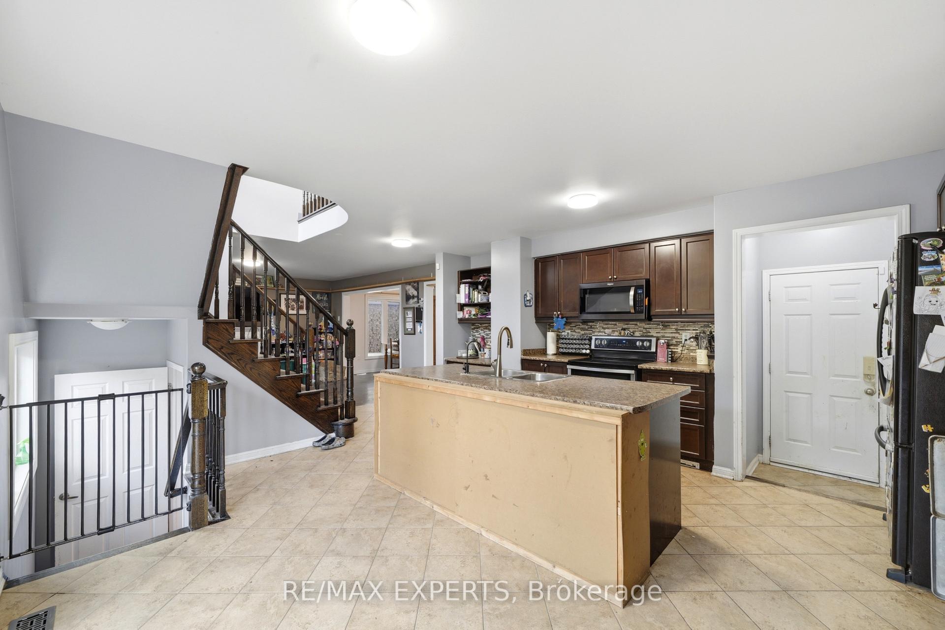 Photo 12 of 27 Kidd Crescent, New Tecumseth, Alliston — HOMEH