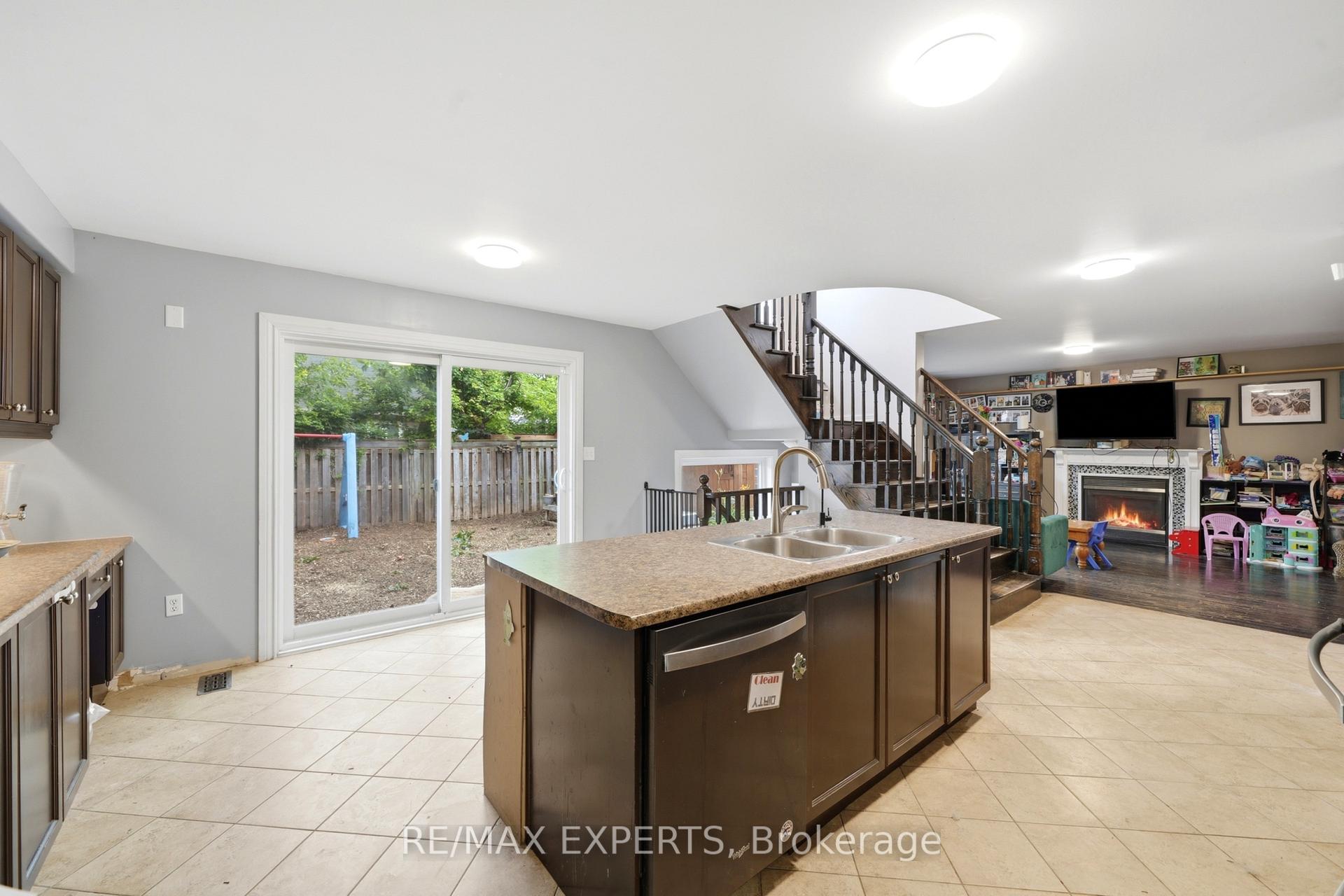 Photo 13 of 27 Kidd Crescent, New Tecumseth, Alliston — HOMEH