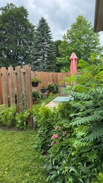 Photo 2 of 31 Lawrence Avenue W, Minto — HOMEH