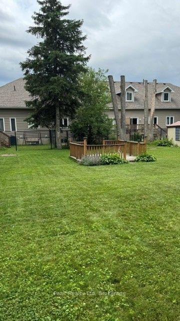 Photo 3 of 31 Lawrence Avenue W, Minto — HOMEH