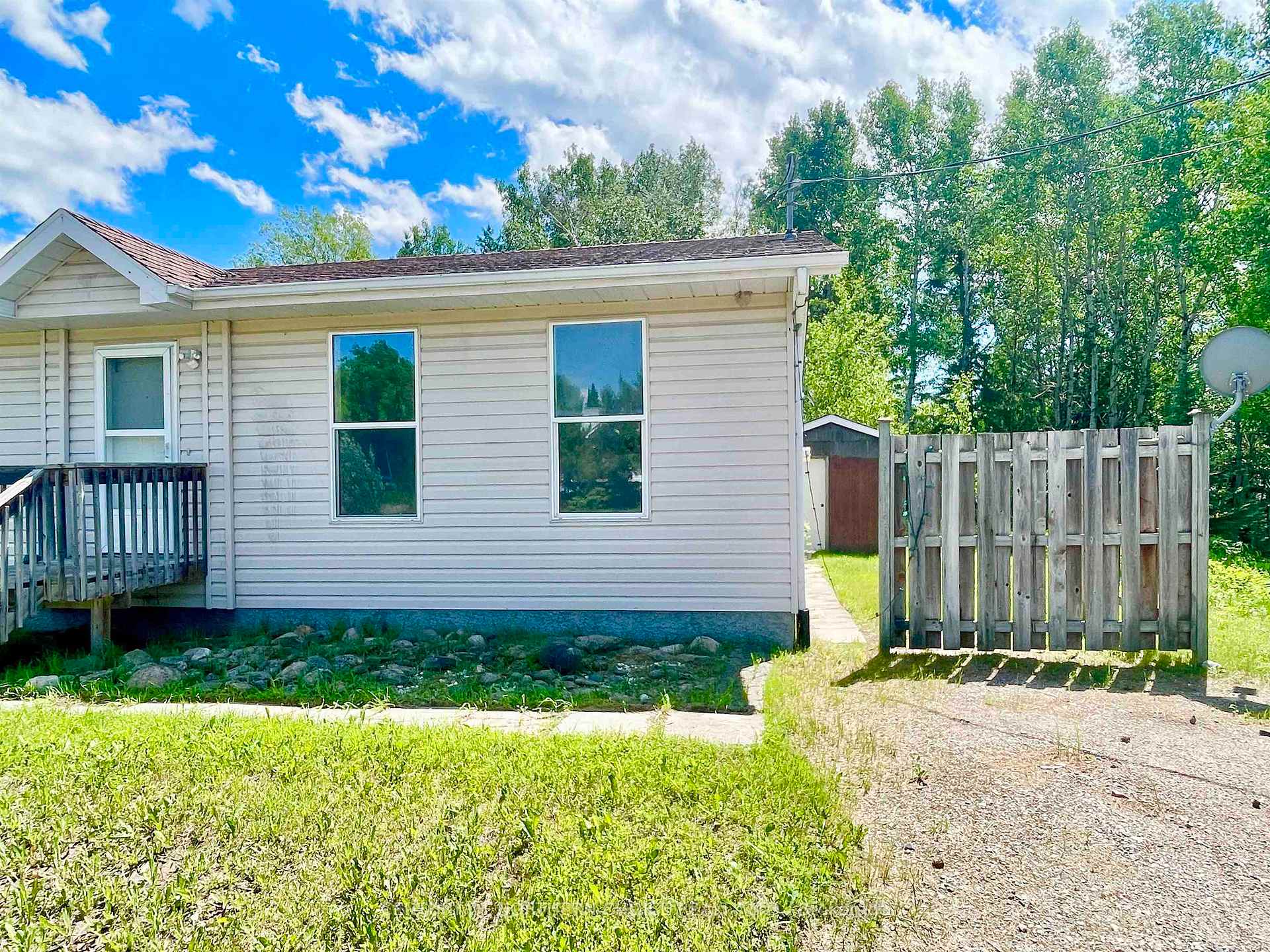 Photo 4 of 29 Bay Street, Kenora Remote Area, Dinorwic — HOMEH