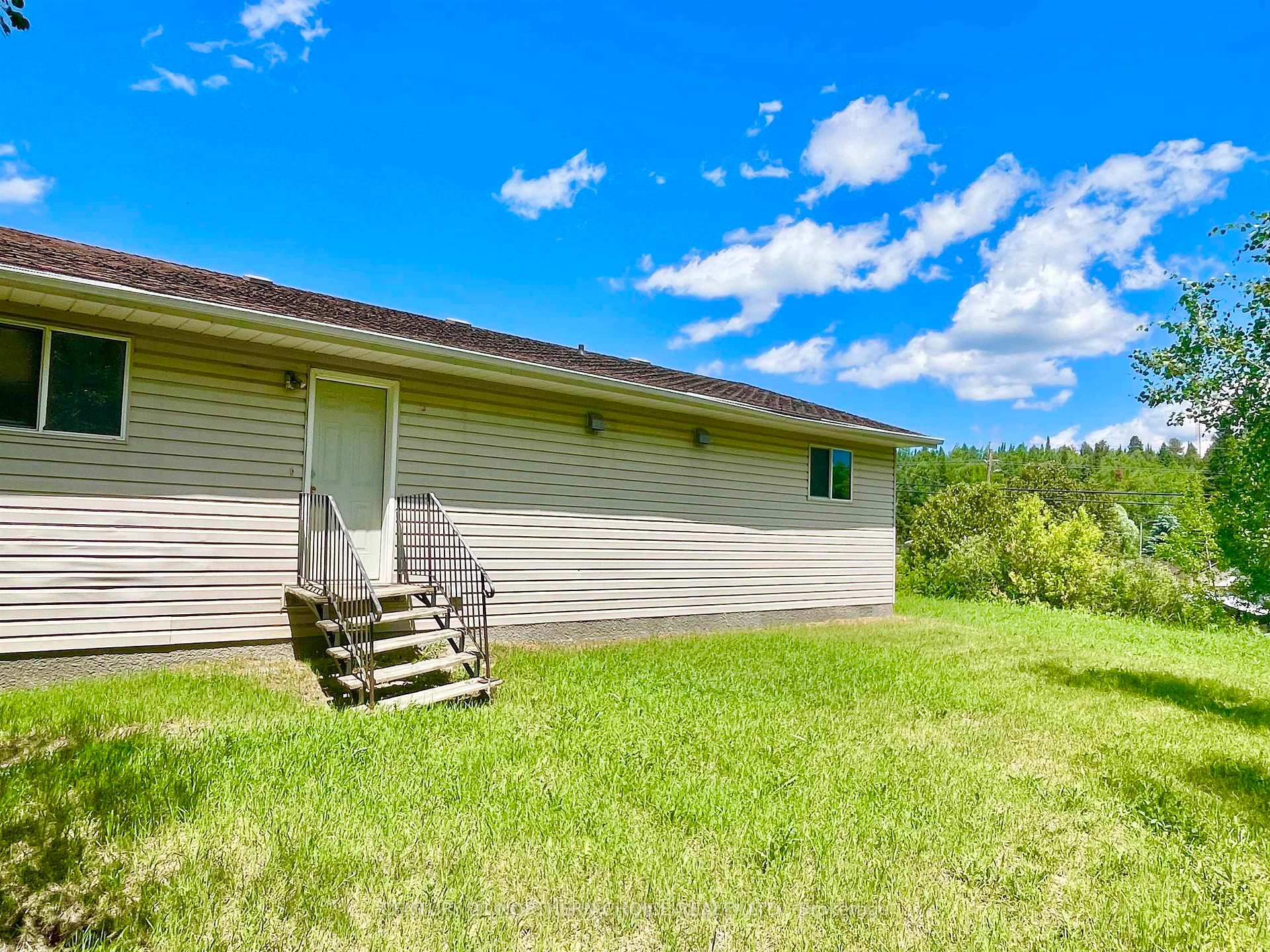 Photo 5 of 29 Bay Street, Kenora Remote Area, Dinorwic — HOMEH