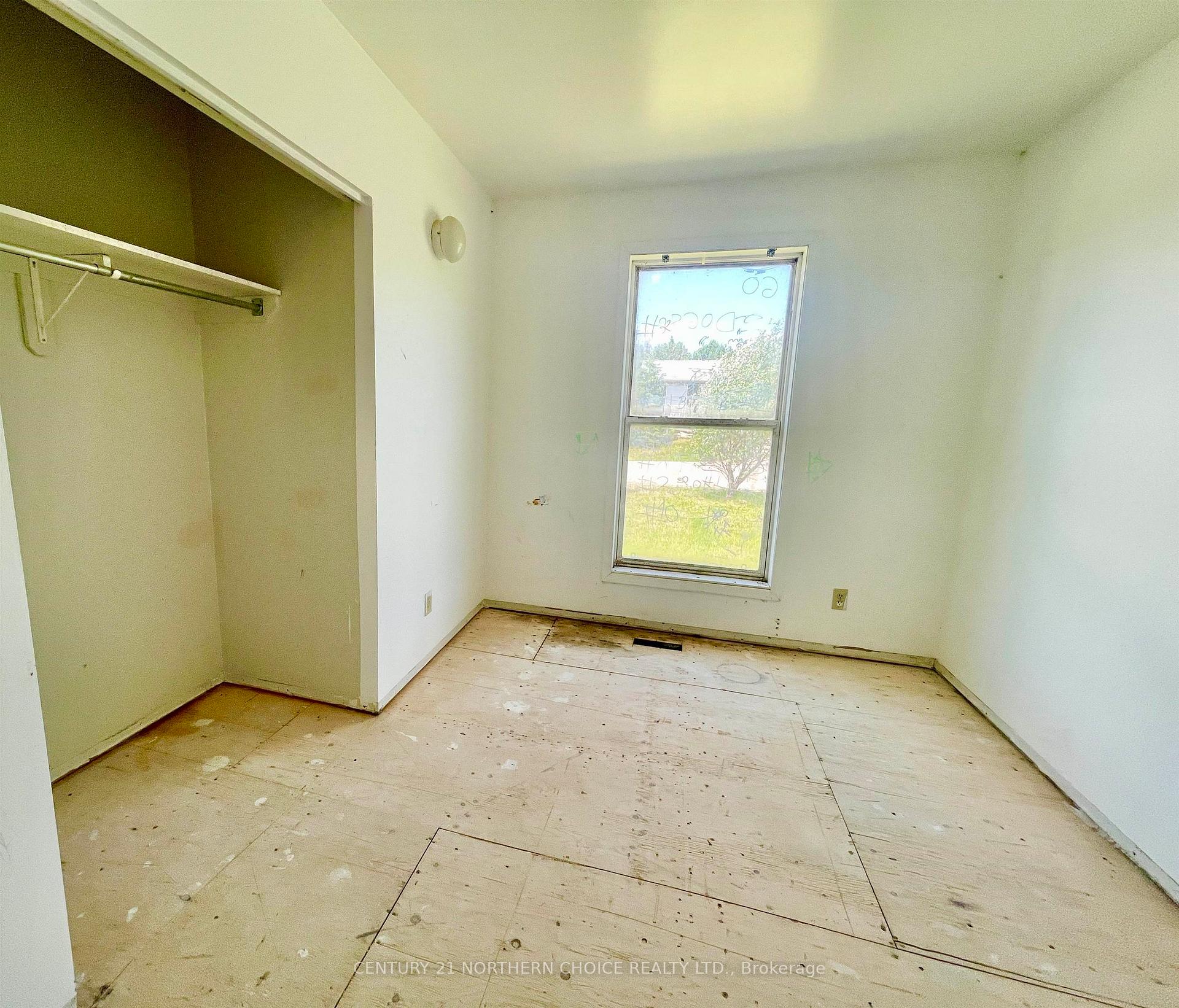 Photo 11 of 29 Bay Street, Kenora Remote Area, Dinorwic — HOMEH