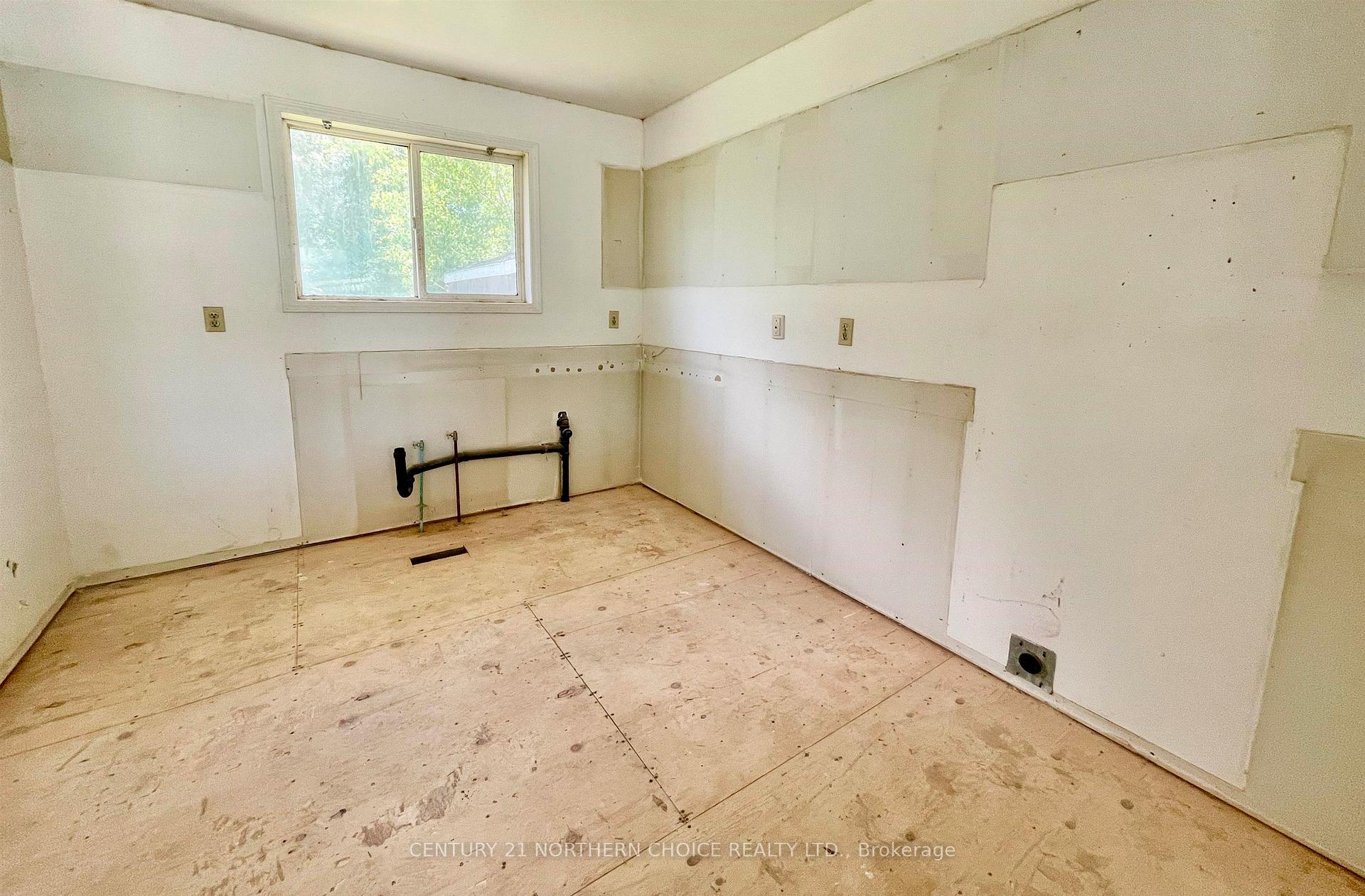 Photo 16 of 29 Bay Street, Kenora Remote Area, Dinorwic — HOMEH