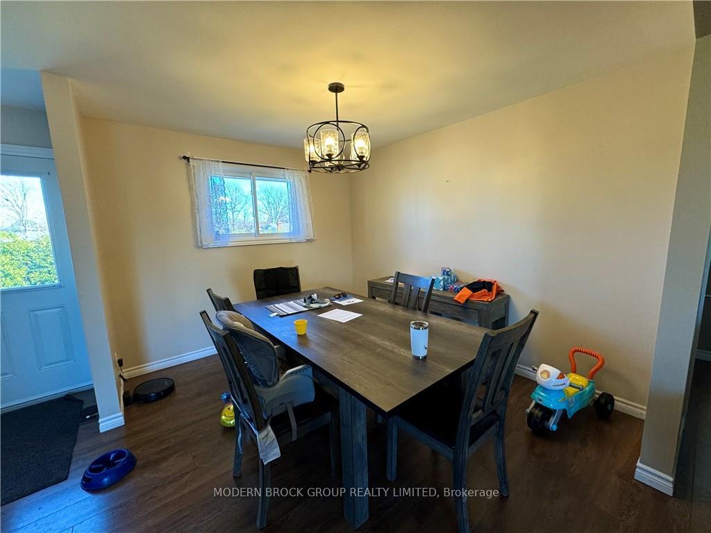 Photo 5 of 784 Comstock Crescent, Brockville, Brockville — HOMEH