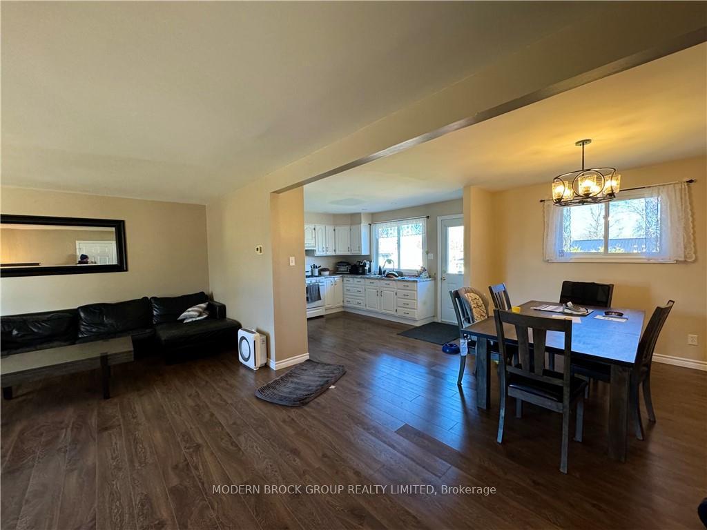 Photo 6 of 784 Comstock Crescent, Brockville, Brockville — HOMEH