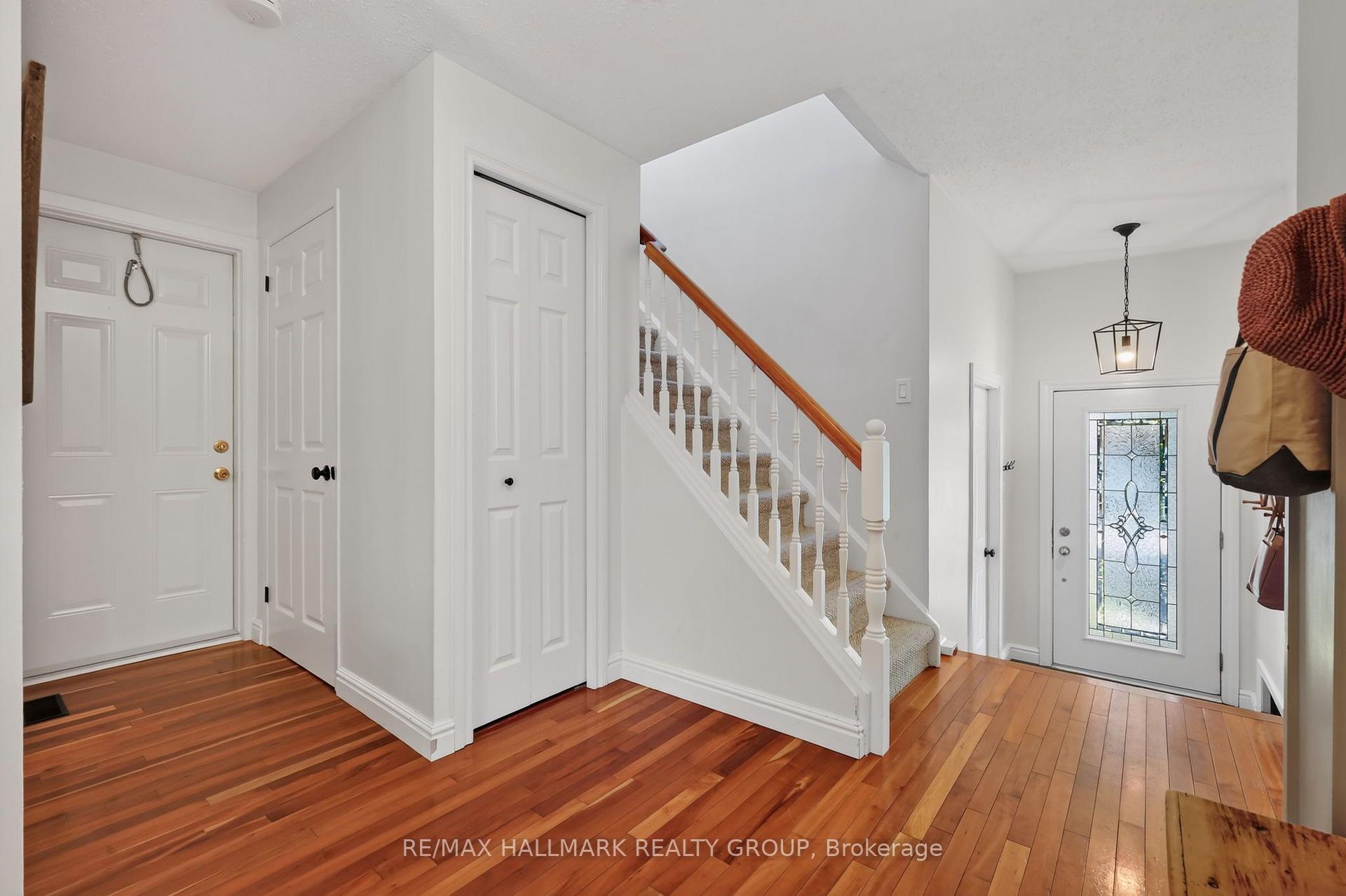 Photo 4 of 6106 Meadowhill Crescent, Ottawa, Chapel Hill — HOMEH